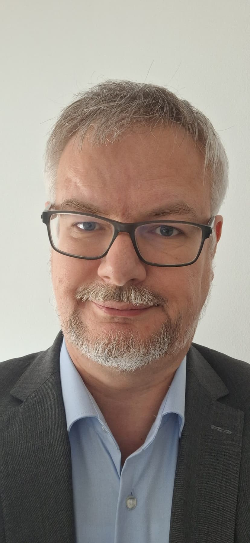 Dr. Oliver Voß