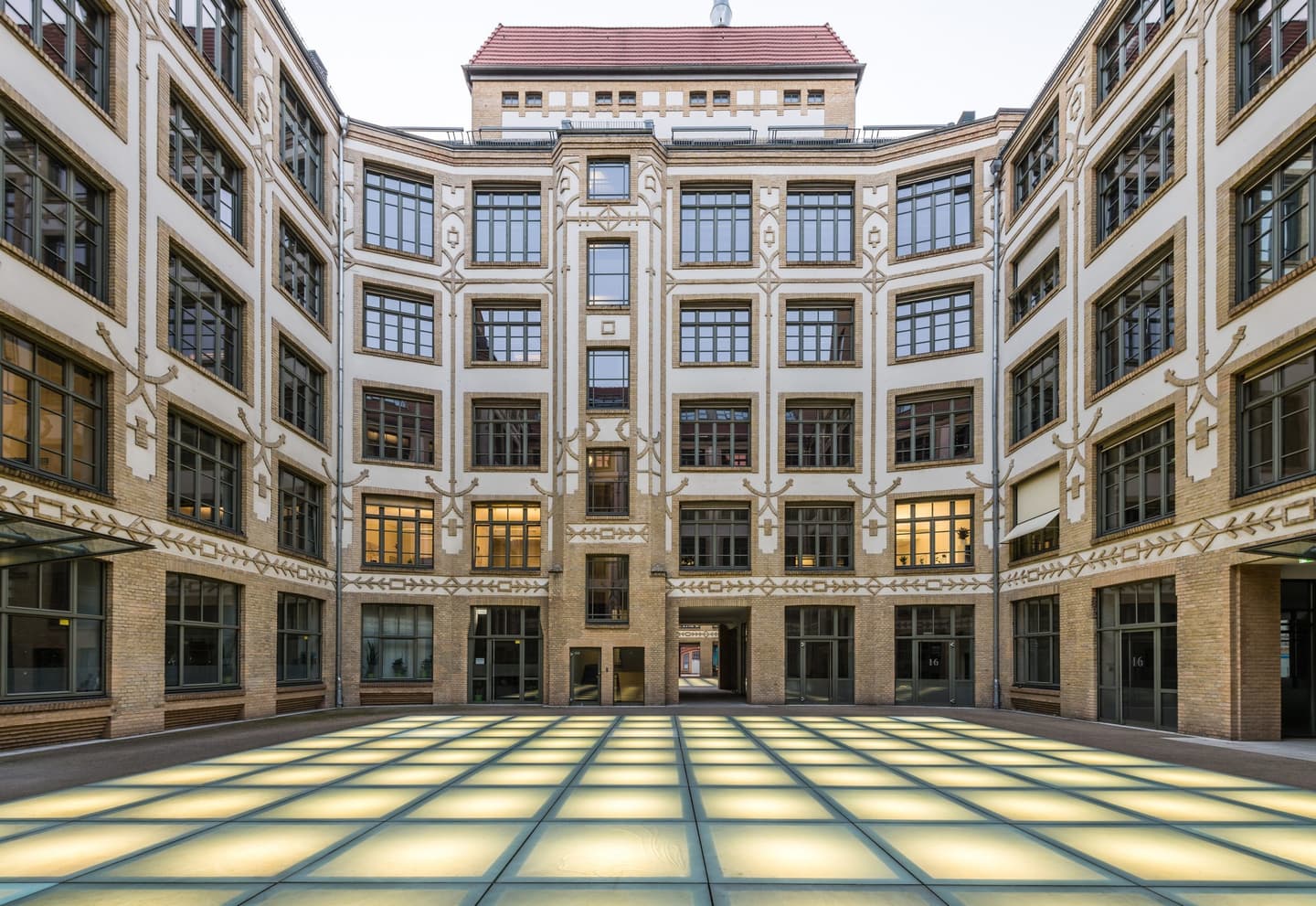 Savills: Duolingo findet Bürofläche im LUX Court in Berlin-Friedrichshain