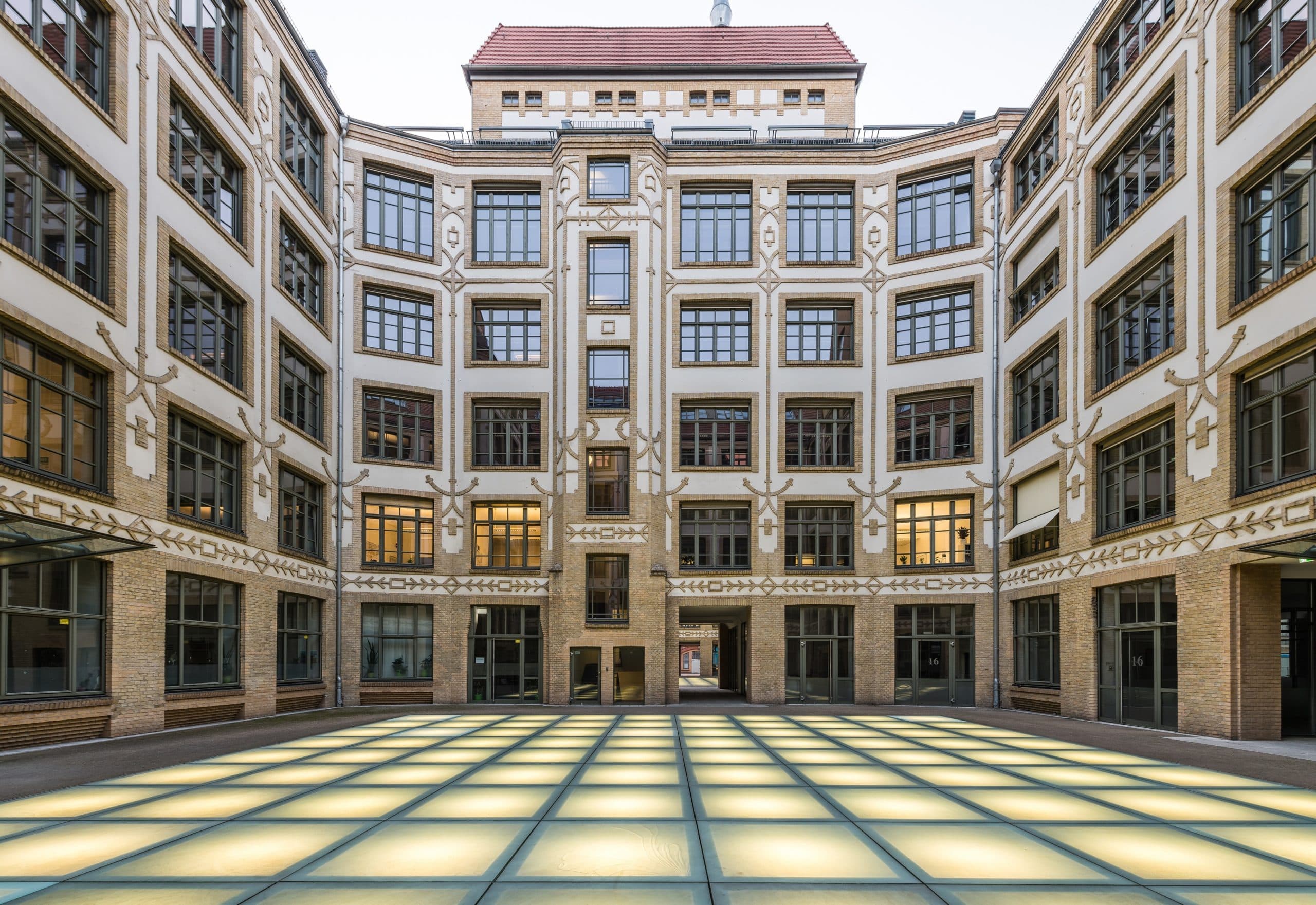 Savills: Duolingo findet Bürofläche im LUX Court in Berlin-Friedrichshain