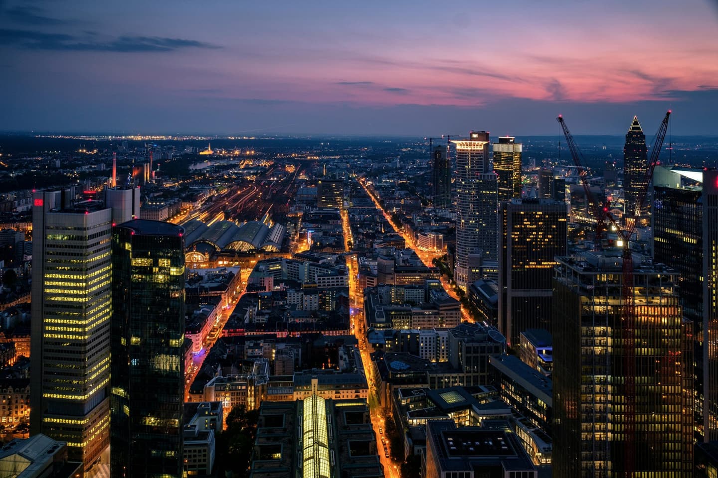 Peakside hat Bürogebäude OPTIONSim Frankfurter Europaviertel von Amundi erworben