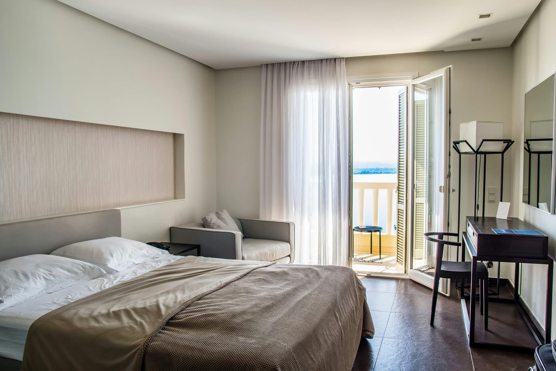 Hotel investment and operator market between risk and return