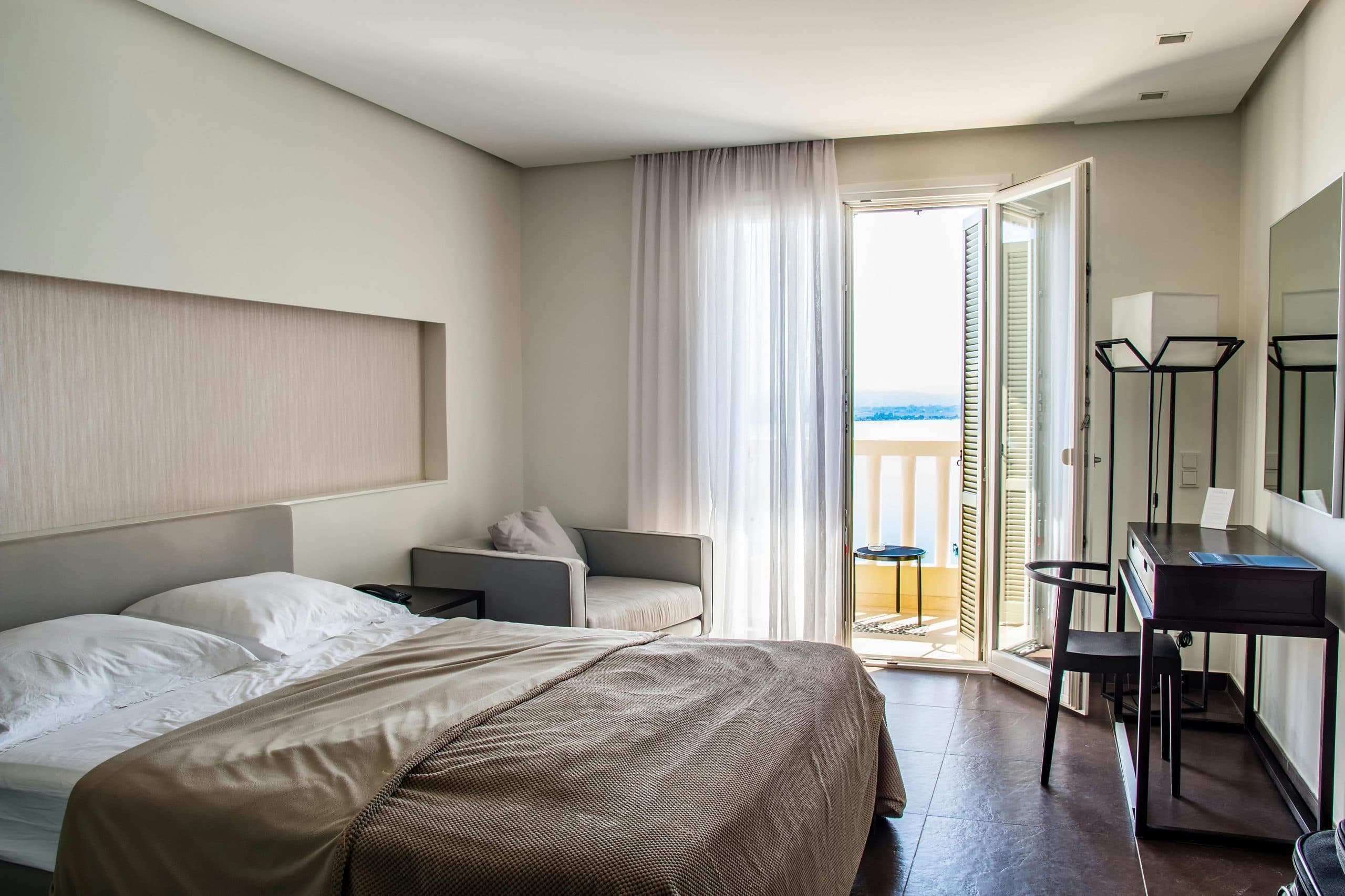 Hotel investment and operator market between risk and return