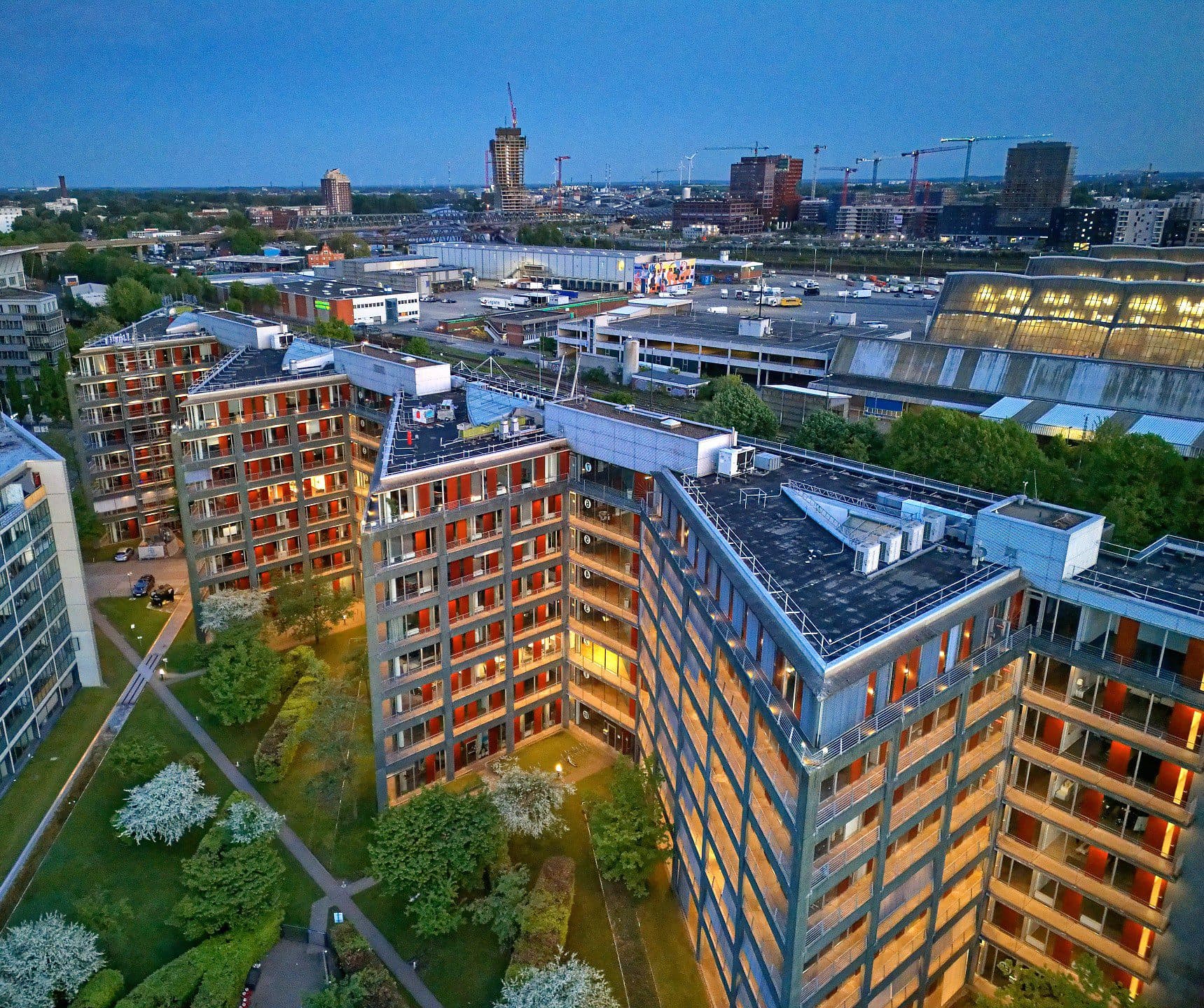 ABG Real Estate Group verlängert Mietverträge über 5.500 qm in Hamburger Büroimmobilie 34HAMMERBROOK
