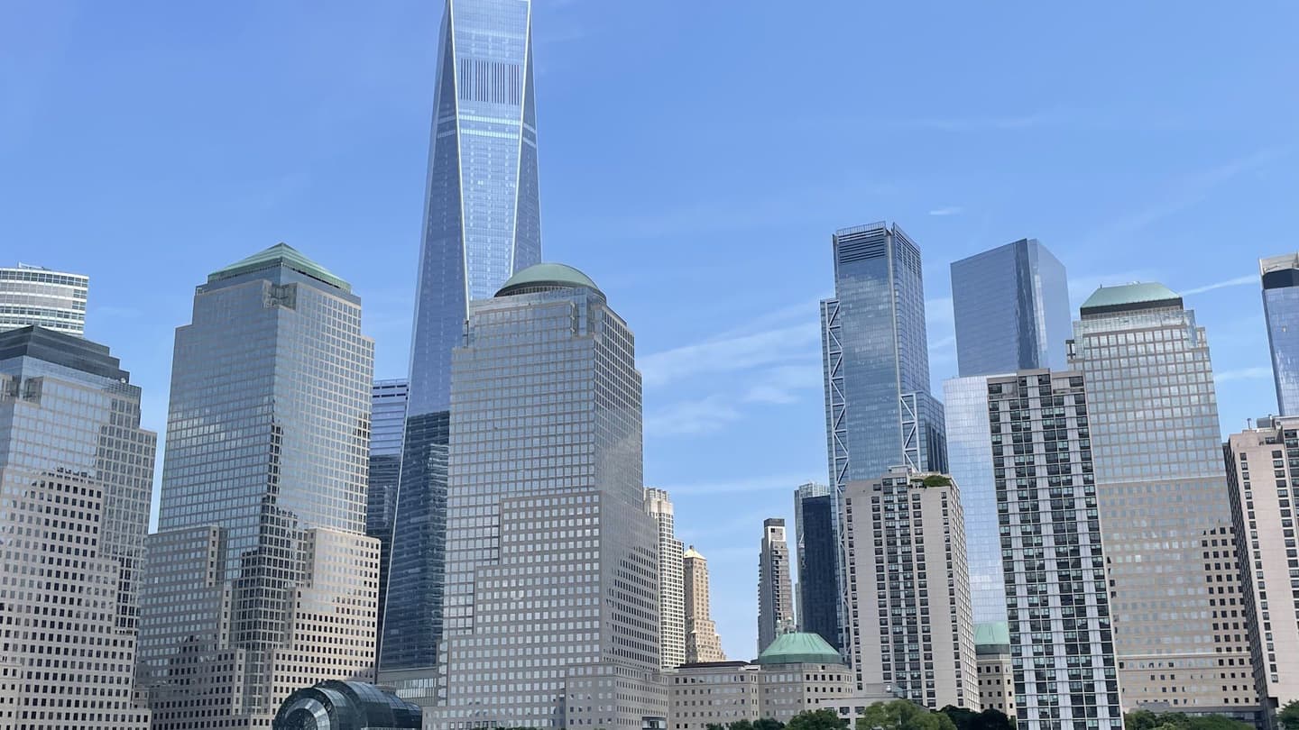 Global real estate transaction volume remains stable, with "growth and outperformance niches in selected regions and sectors"