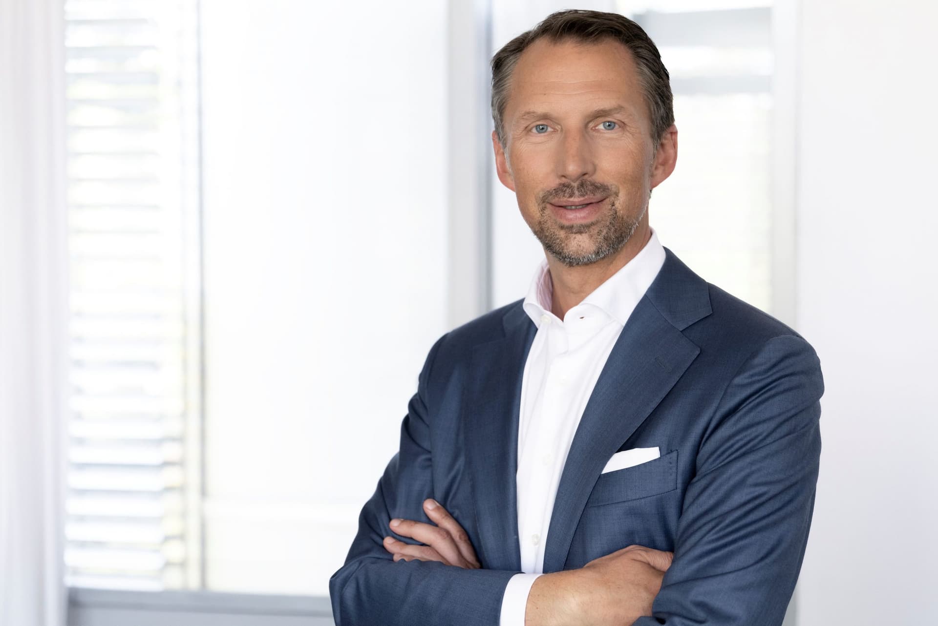 Debeka invests up to 400 million euros in infrastructure with KGAL