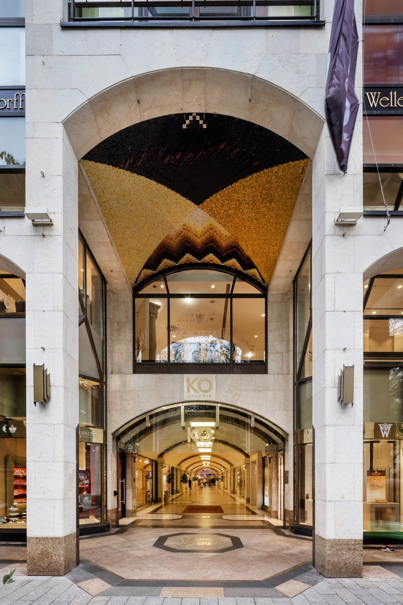 Für die KÖ Galerie in Düsseldorf ist ein weiterer Mieter gefunden. Die Kanzlei ORTHPARTNERS wird 2026 Büroflächen über rund 1.400 m² in zentraler Lage direkt an der Königsallee beziehen.
