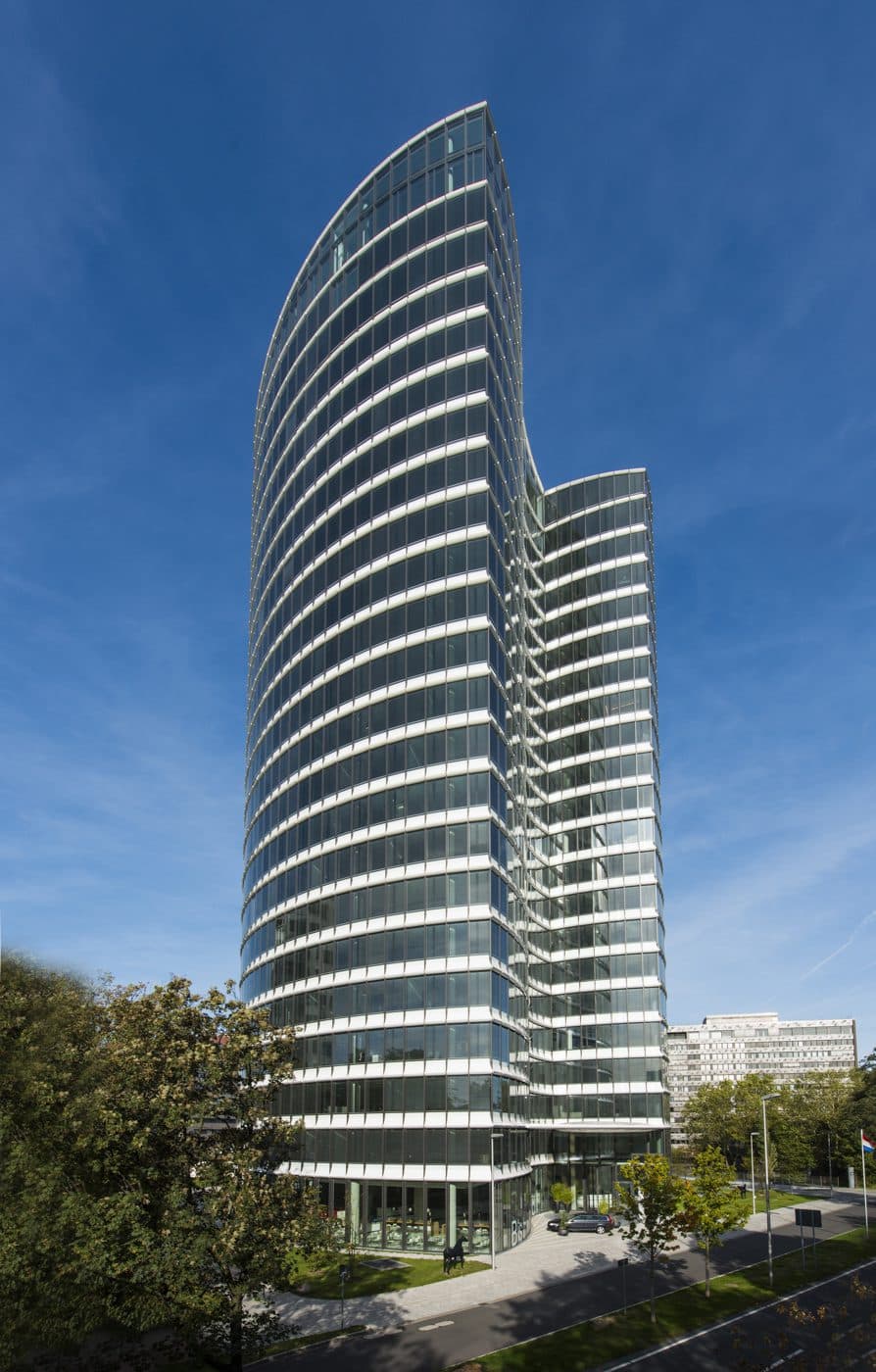 Savills vermittelt 2.200 m² im Sky Office in Düsseldorf  