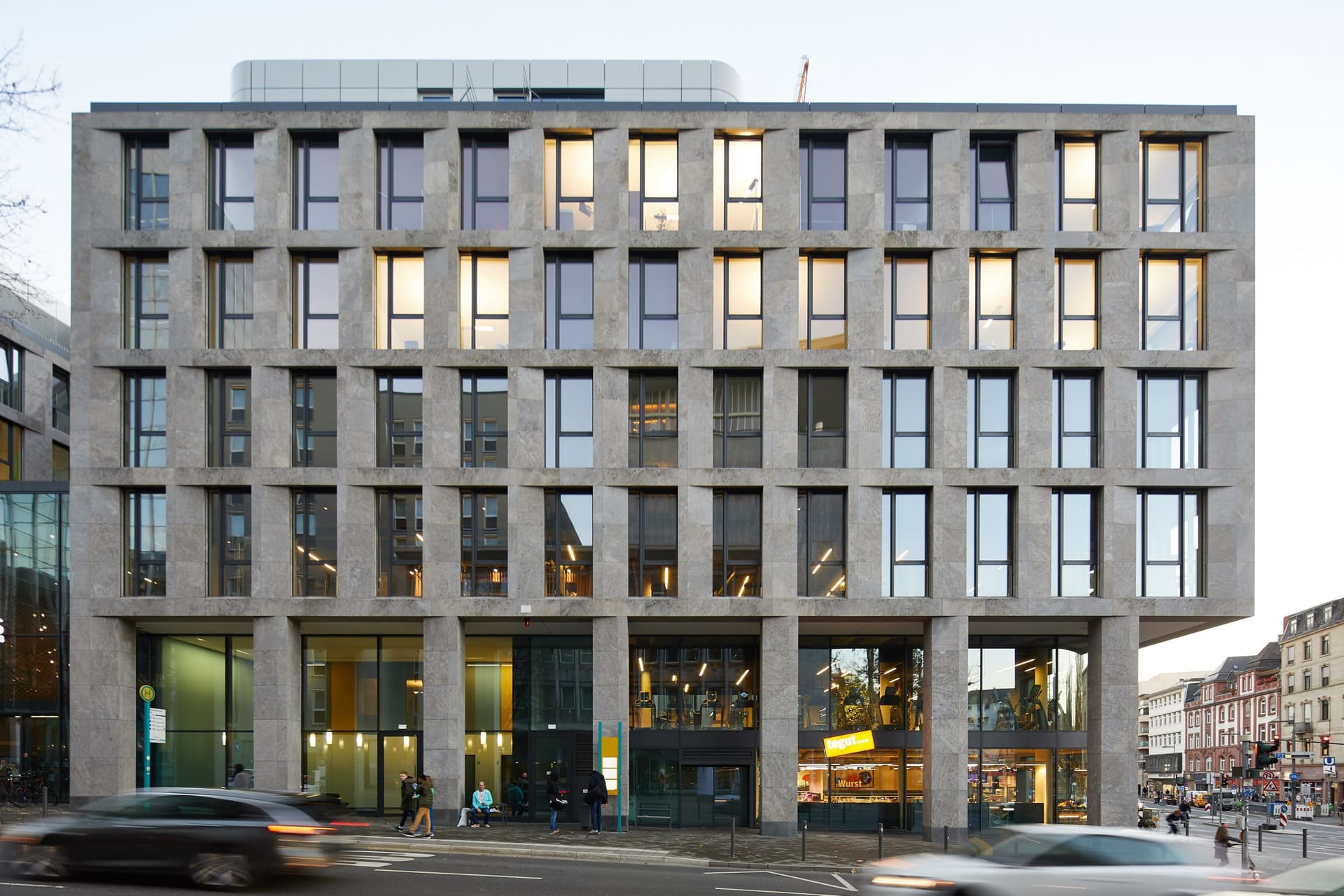 HIH verlängert Mietvertrag mit Fitnesskette ELEMENTS über 3.500 qm im Frankfurter TurmCarrée
