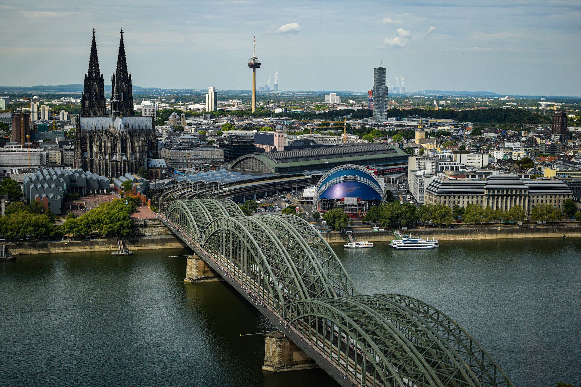 Deka Immobilien buys top properties in Cologne city centre