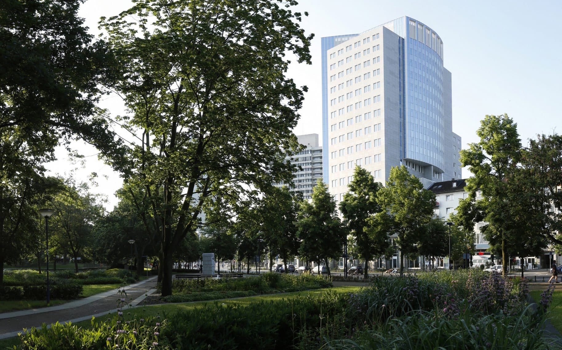 Quadoro stärkt Klimastrategie in Immobilienfonds durch ganzheitlichen CO₂-Ansatz