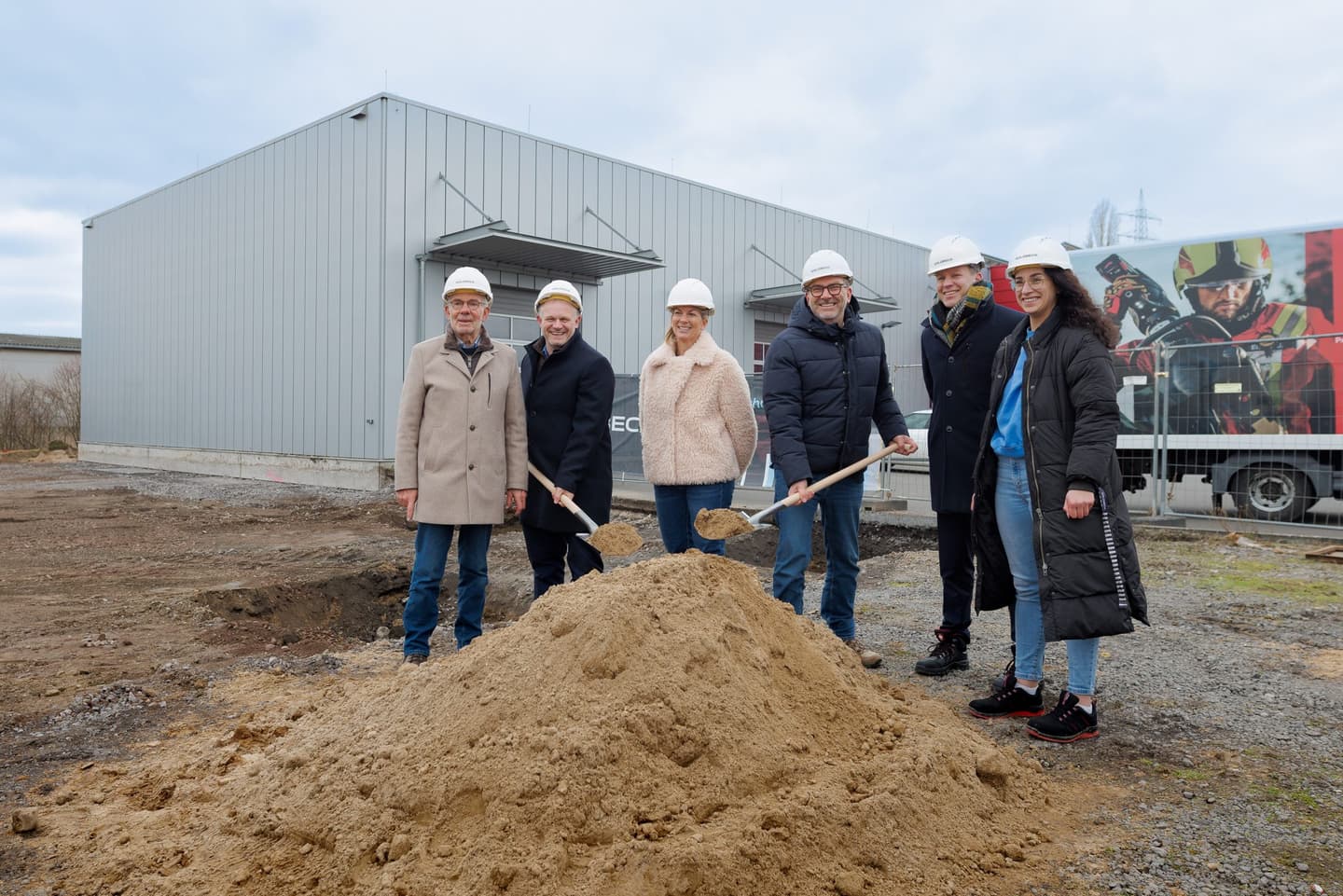 New construction and renovation of existing buildings: Goldbeck revitalizes logistics site for SCHMITT Feuerwehrtechnik in Neuwied