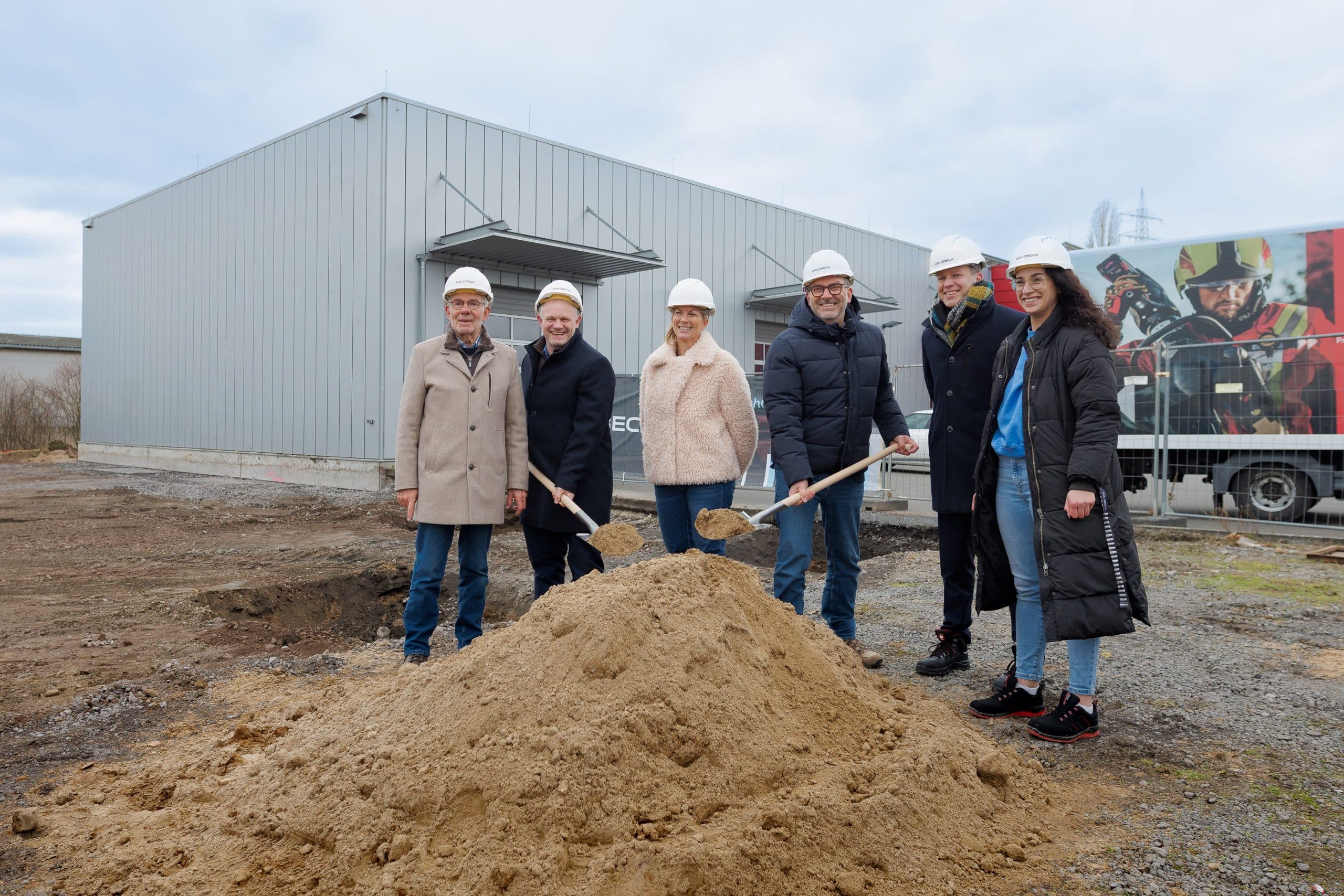 Neubau und Bestandssanierung: Goldbeck revitalisiert Logistikstandort für SCHMITT Feuerwehrtechnik in Neuwied