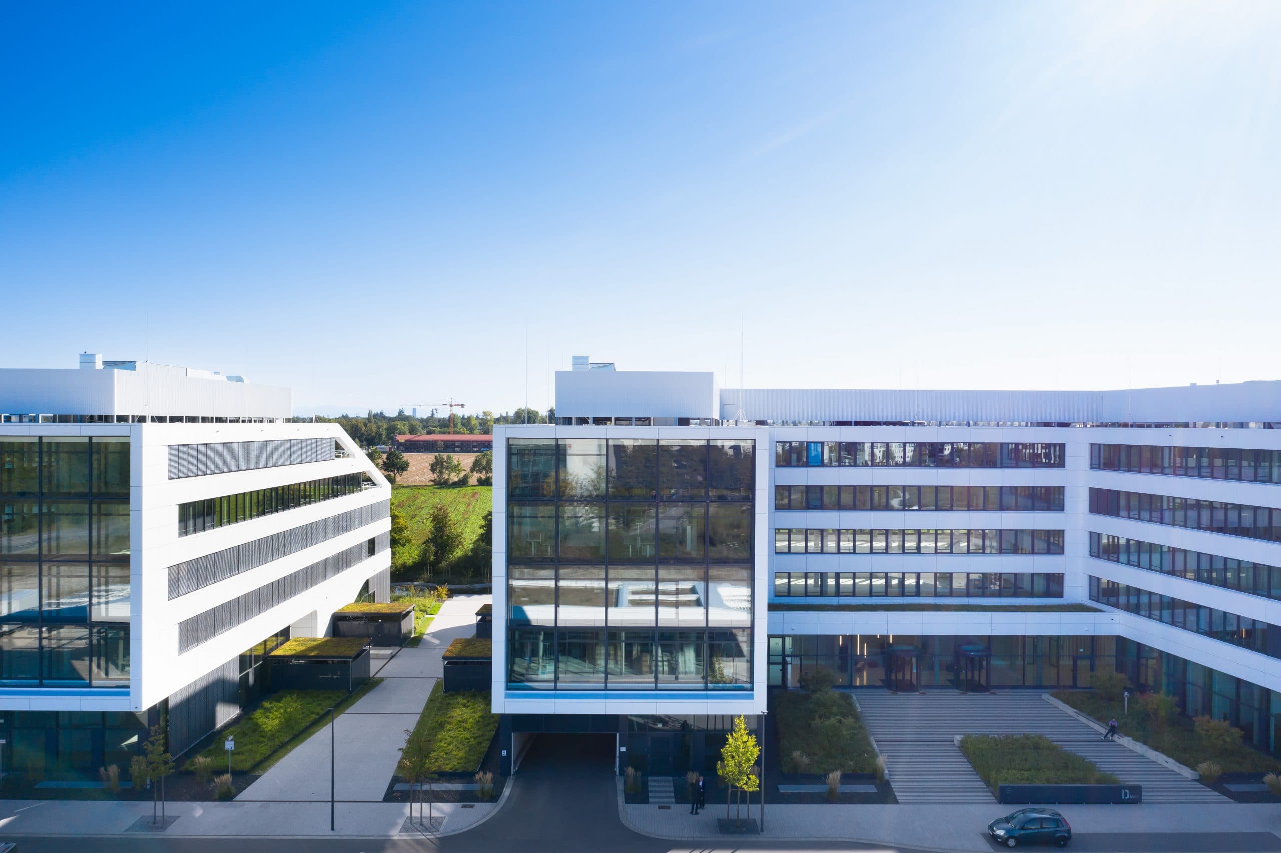 HIH leases 1,733 sqm of office and warehouse space in the KORYFEUM in Unterschleissheim