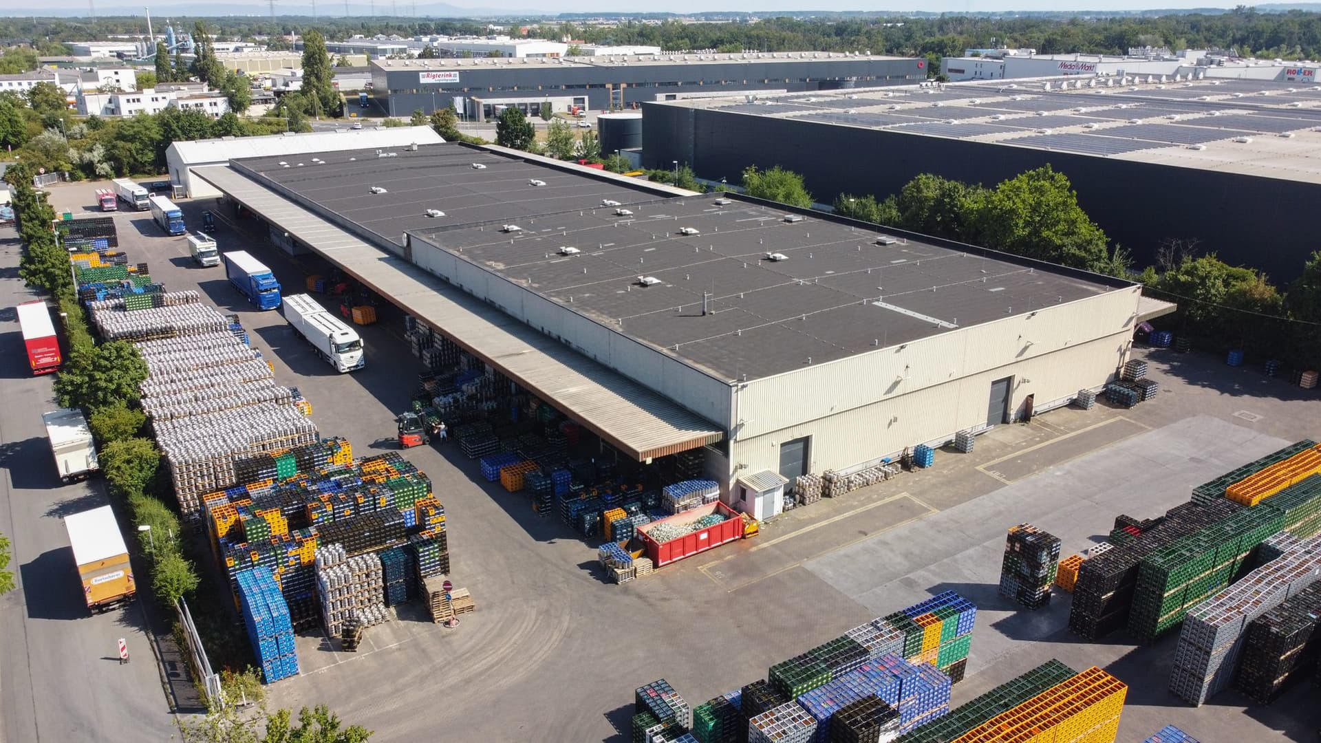 Savills: Radeberger Gruppe verkauft ehemaligen Logistikstandort in Bischofsheim