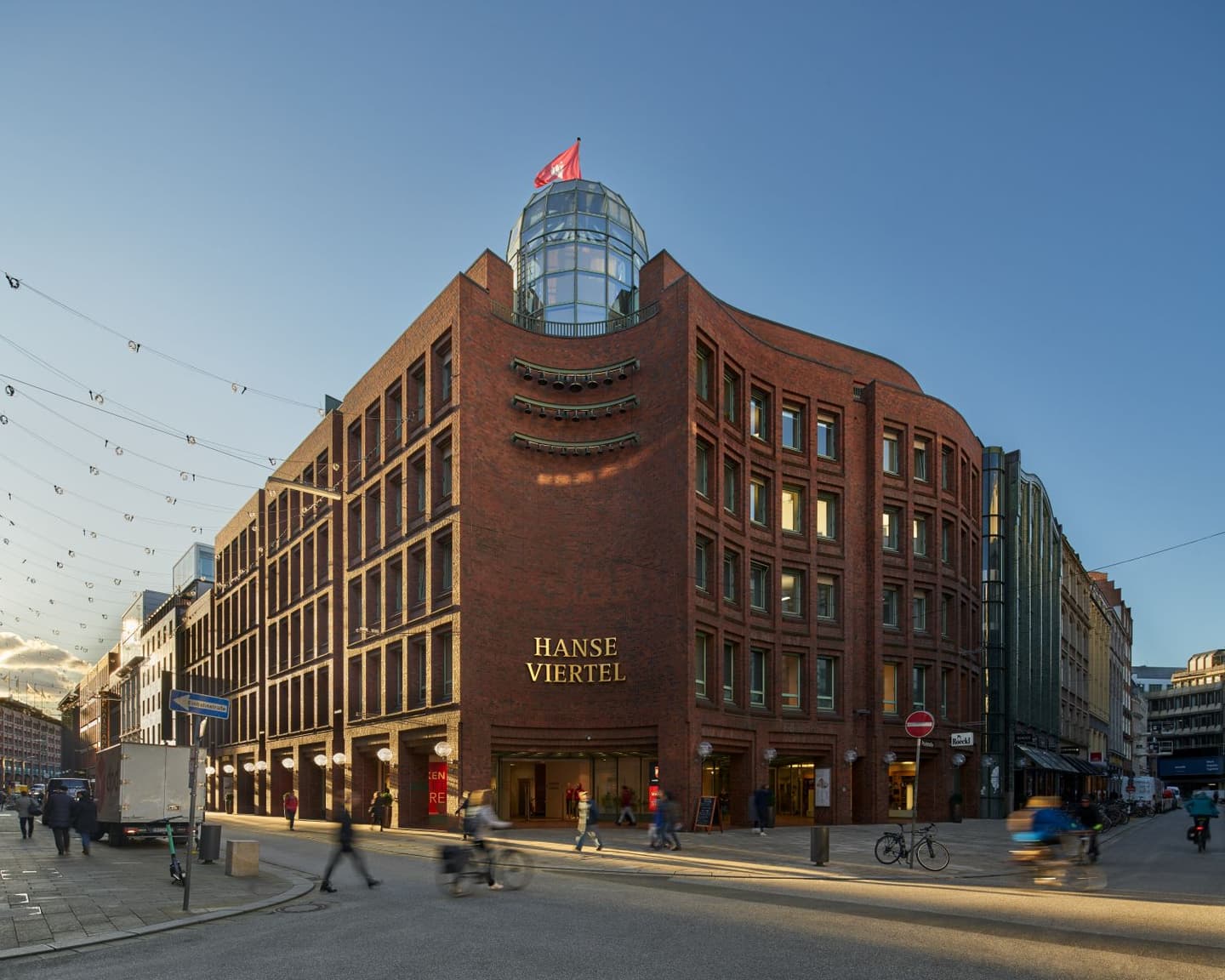CBRE Investment Management gewinnt Modemarke John Henric für das Hanseviertel Hamburg