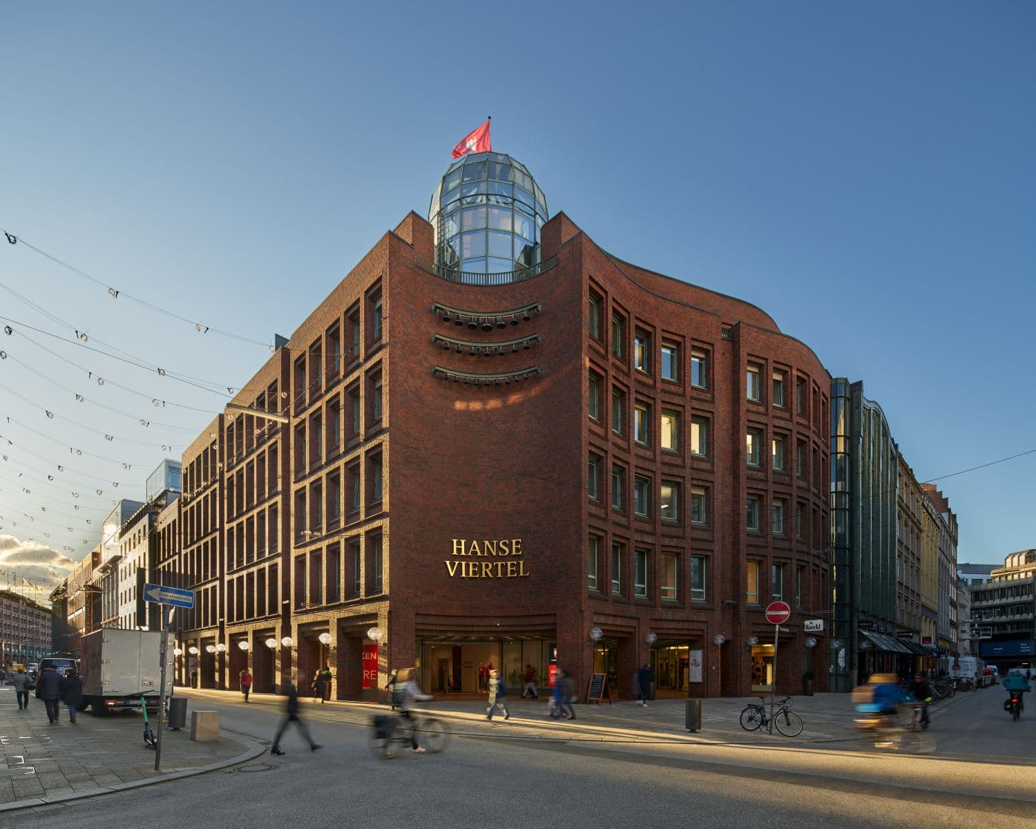 CBRE Investment Management gewinnt Modemarke John Henric für das Hanseviertel Hamburg