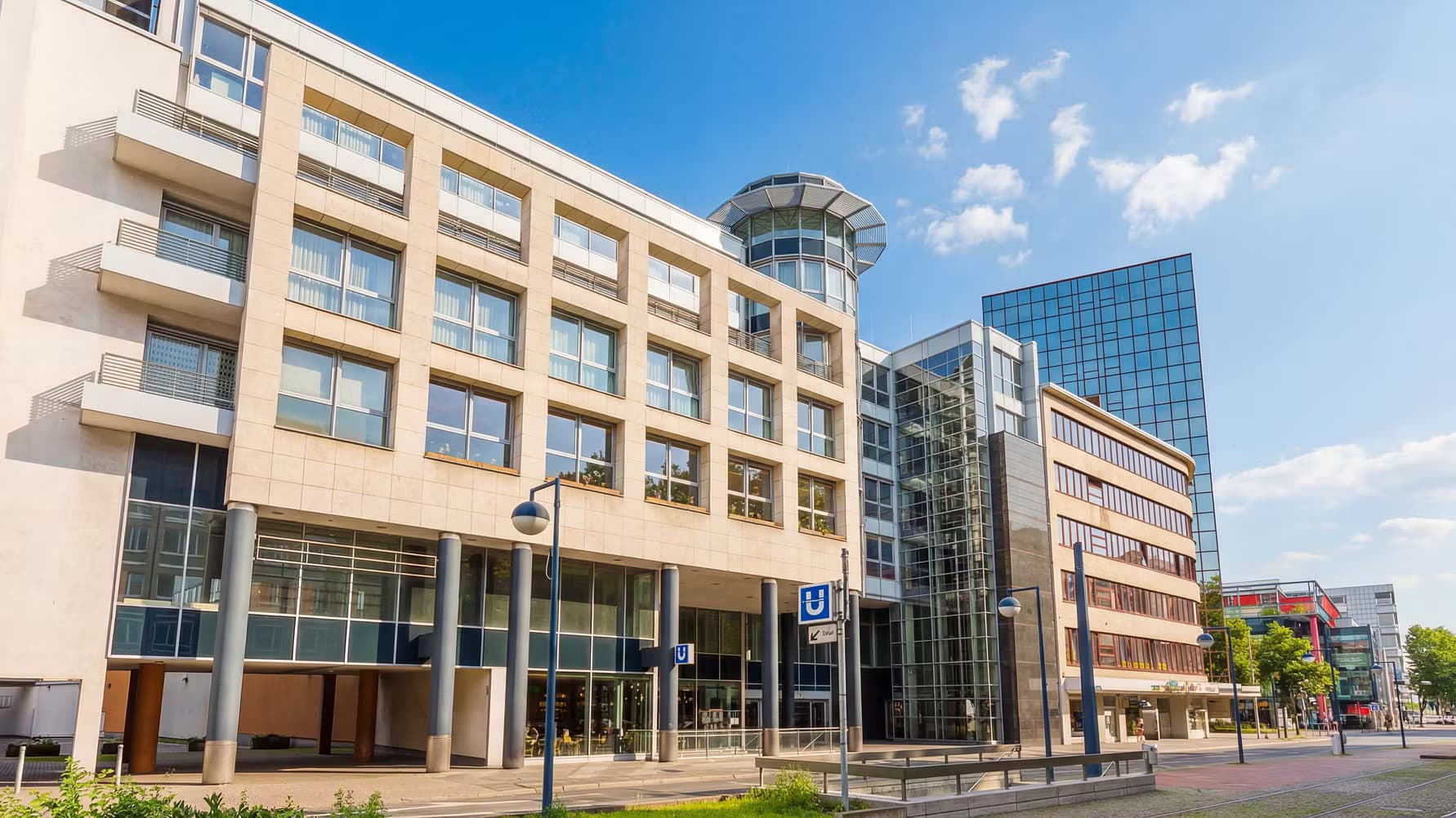 Aroundtown vermietet vier Hotels in deutschen Metropolregionen an PRISM