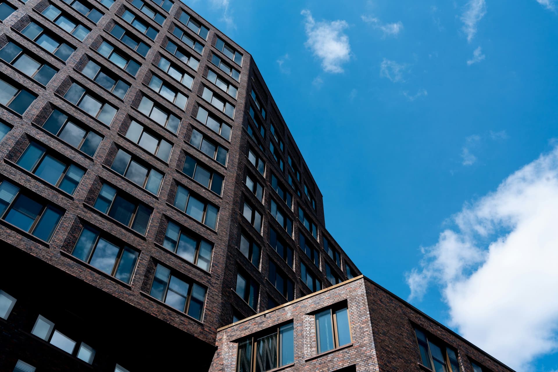 DIP Office Market Report 1st half 2026: Rising rents amid weak sales and growing vacancies.
