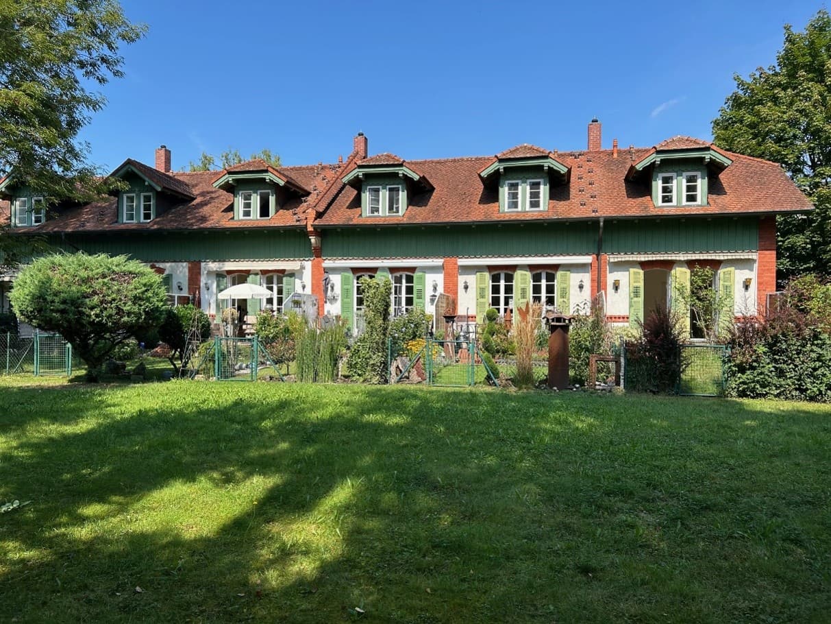 Historische „Tiny Houses“ aus der Jahrhundertwende: Rohrer Immobilien vermittelt 18 denkmalgeschützte Reihenhäuser in Ingolstadt