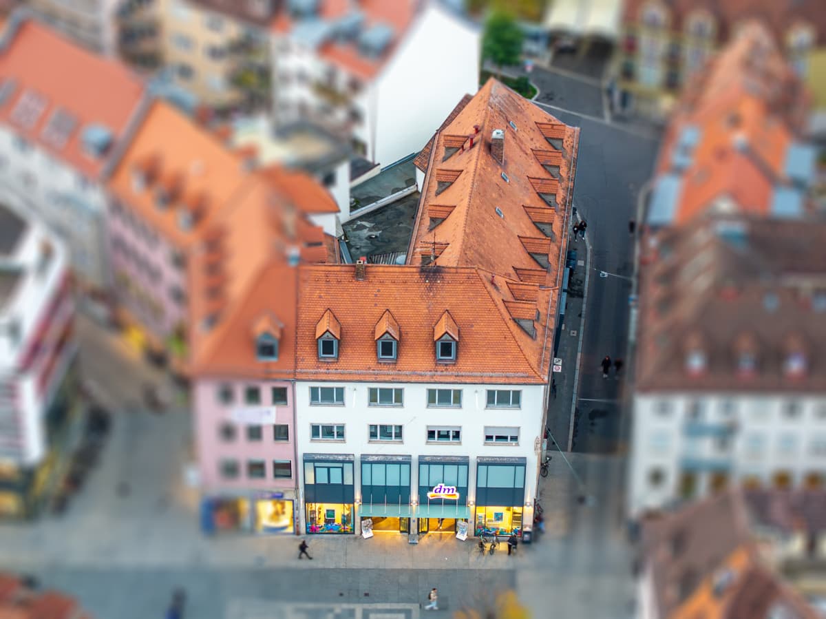 Rohrer Immobilien vermittelt im Gemeinschaftsgeschäft markante Gewerbeimmobilie in Würzburger Innenstadt