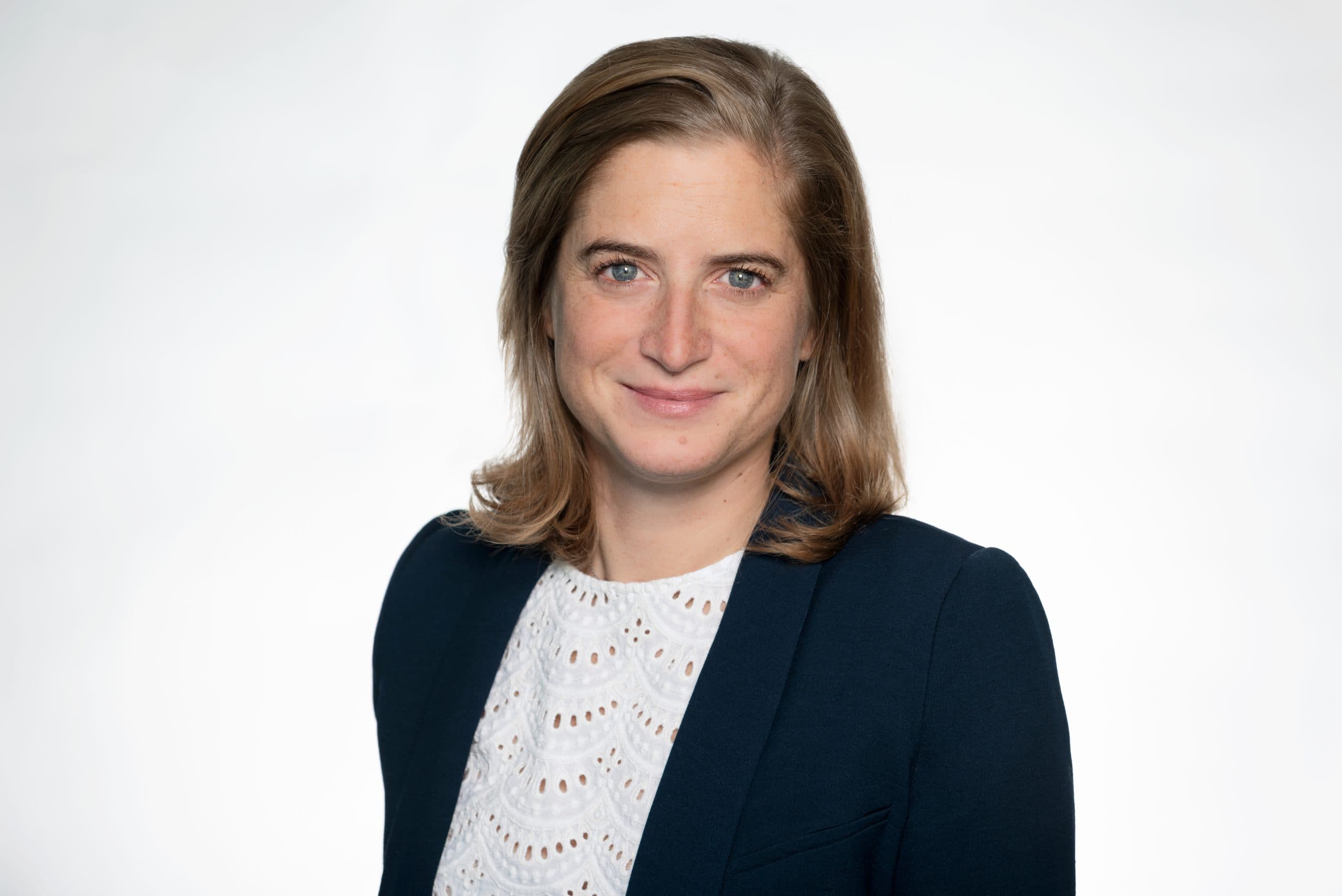 Laetitia Treves, Head of Transactions Europe bei Manova Partners, Portraitfoto