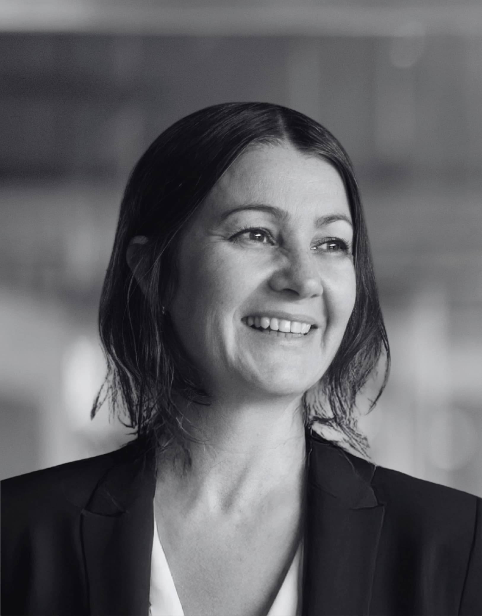 Portrait von Marie Andrea Stenfeldt, CEO von WAIYS, in Geschäftskleidung.