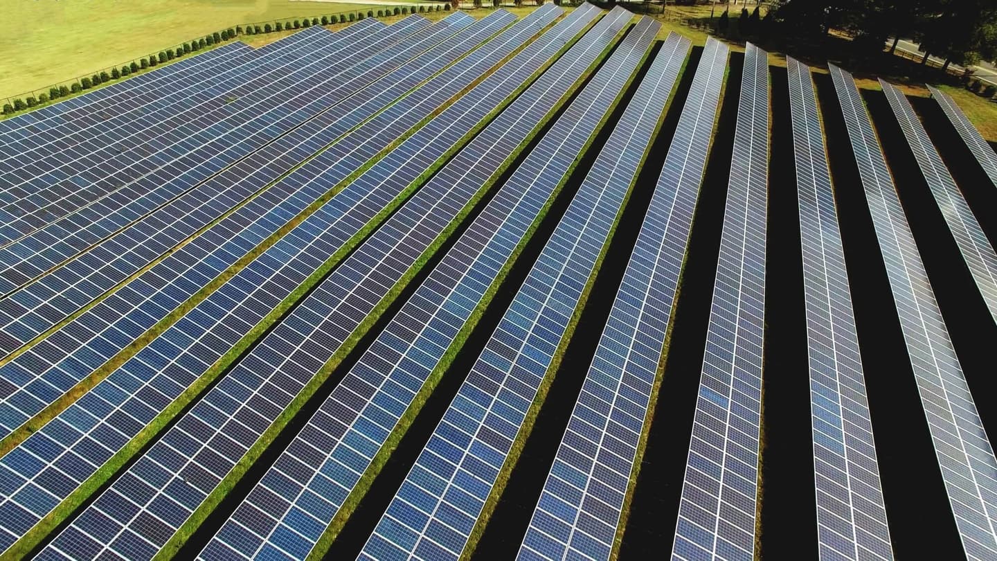 Öl- und Gaspreise: Erneuerbare Energien und Speicher bieten besten Schutz vor Preisschocks und Inflation