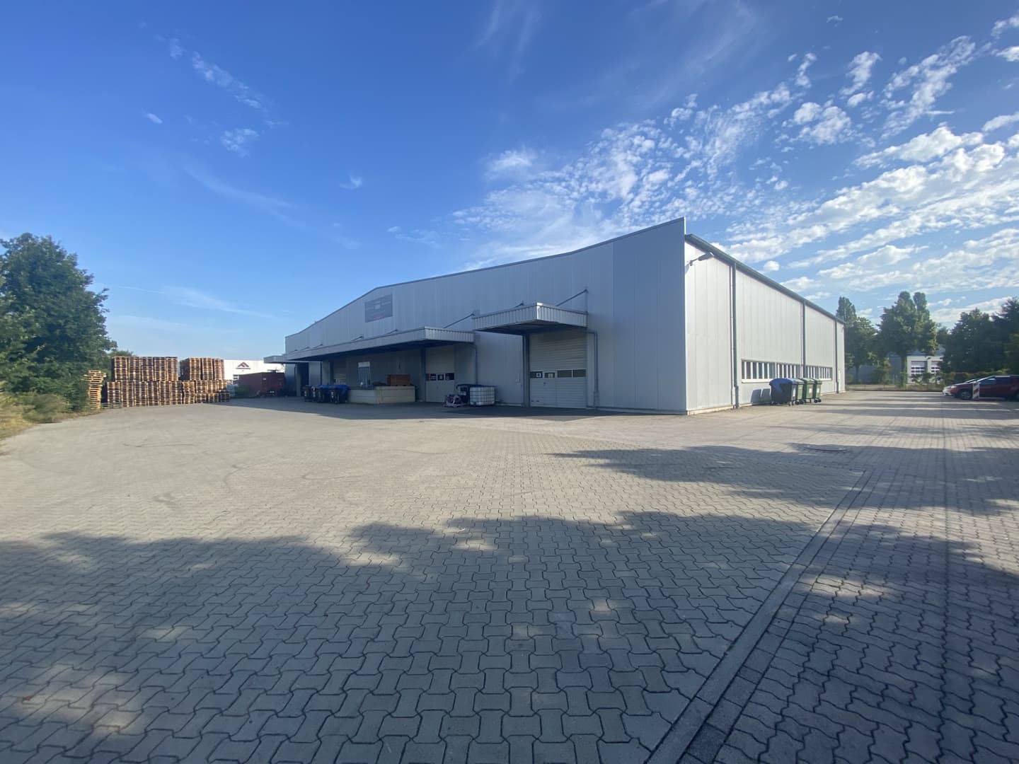JUNiCKE Group is looking for halls and commercial properties in northern, central and eastern Germany