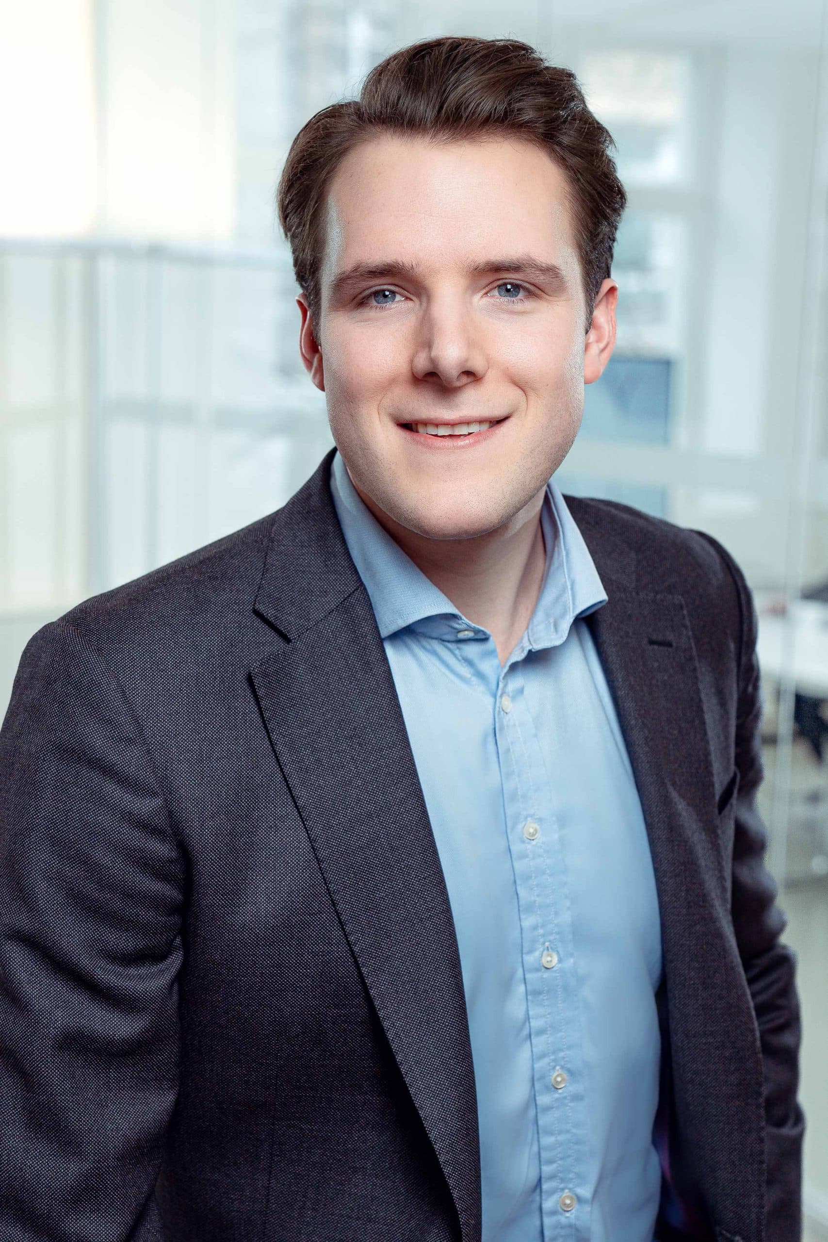 Portrait von Robert Mangin, Managing Partner bei EARLYREAL und AEXbridge Capital Germany