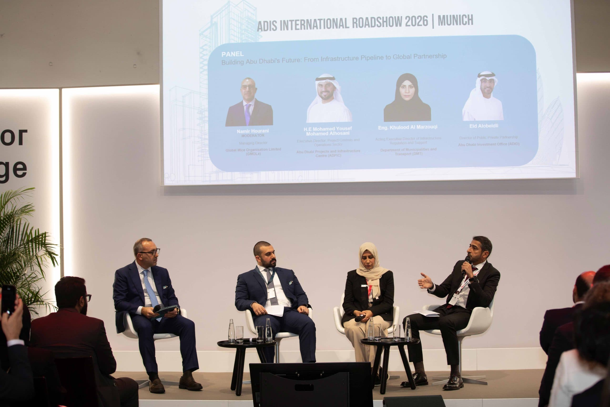 Podiumsdiskussion auf der ADIS International Roadshow 2026 bei der Expo Real in München mit Vertretern aus Abu Dhabi.