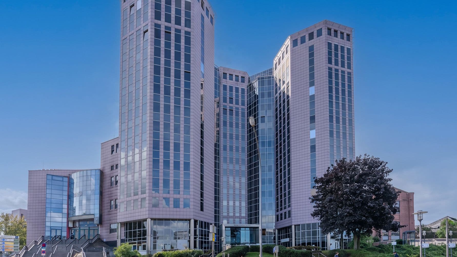 Aroundtown signs long-term lease for 520-space car park in Essen with APCOA Deutschland