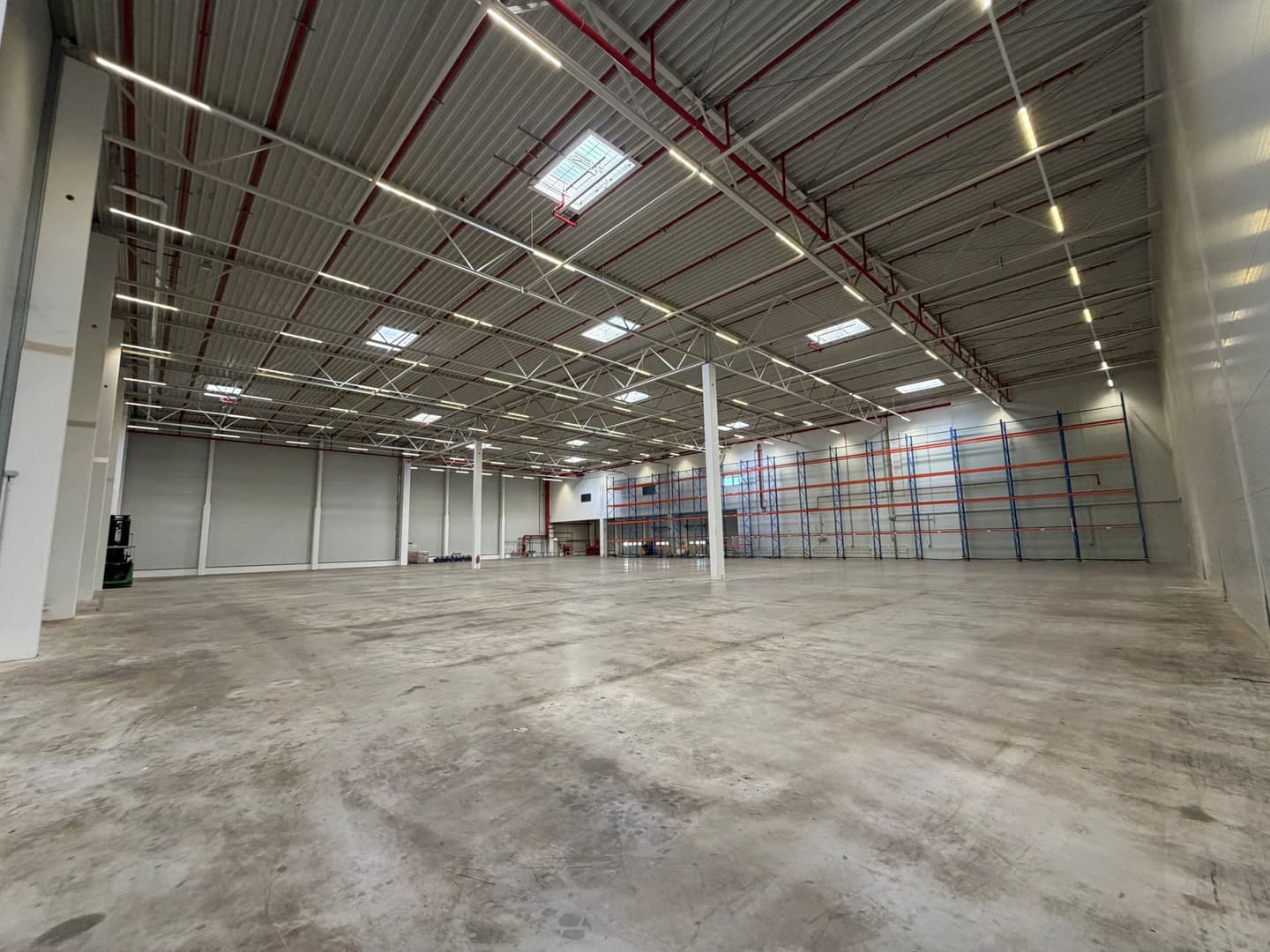 REALOGIS leases around 3,200 m² of warehouse and office space in the Rhine-Main region