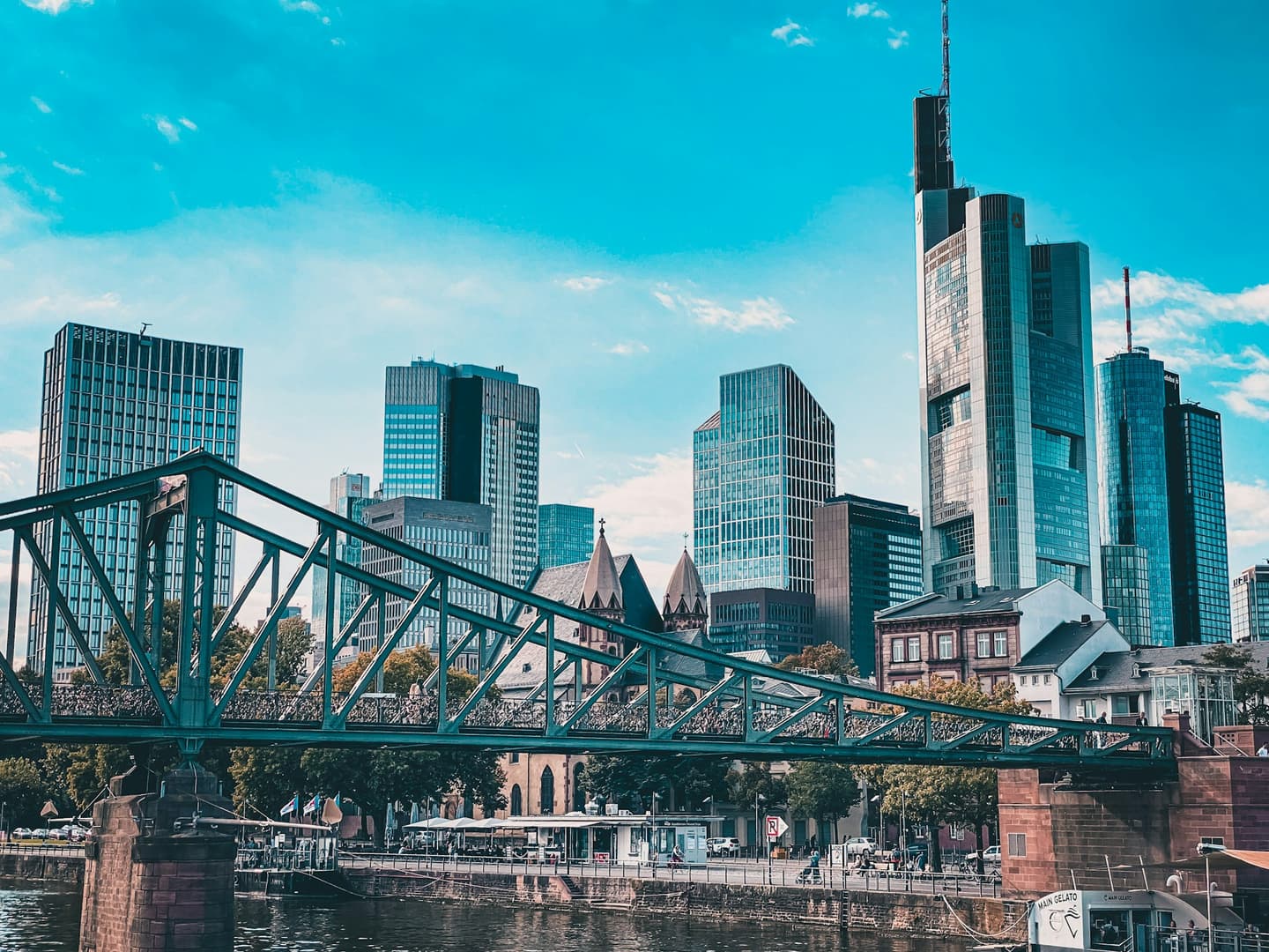 Büromarkt Frankfurt mit gutem Quartalsumsatz – kontinuierliche Anstiege der Spitzenmiete seit Q3 2025