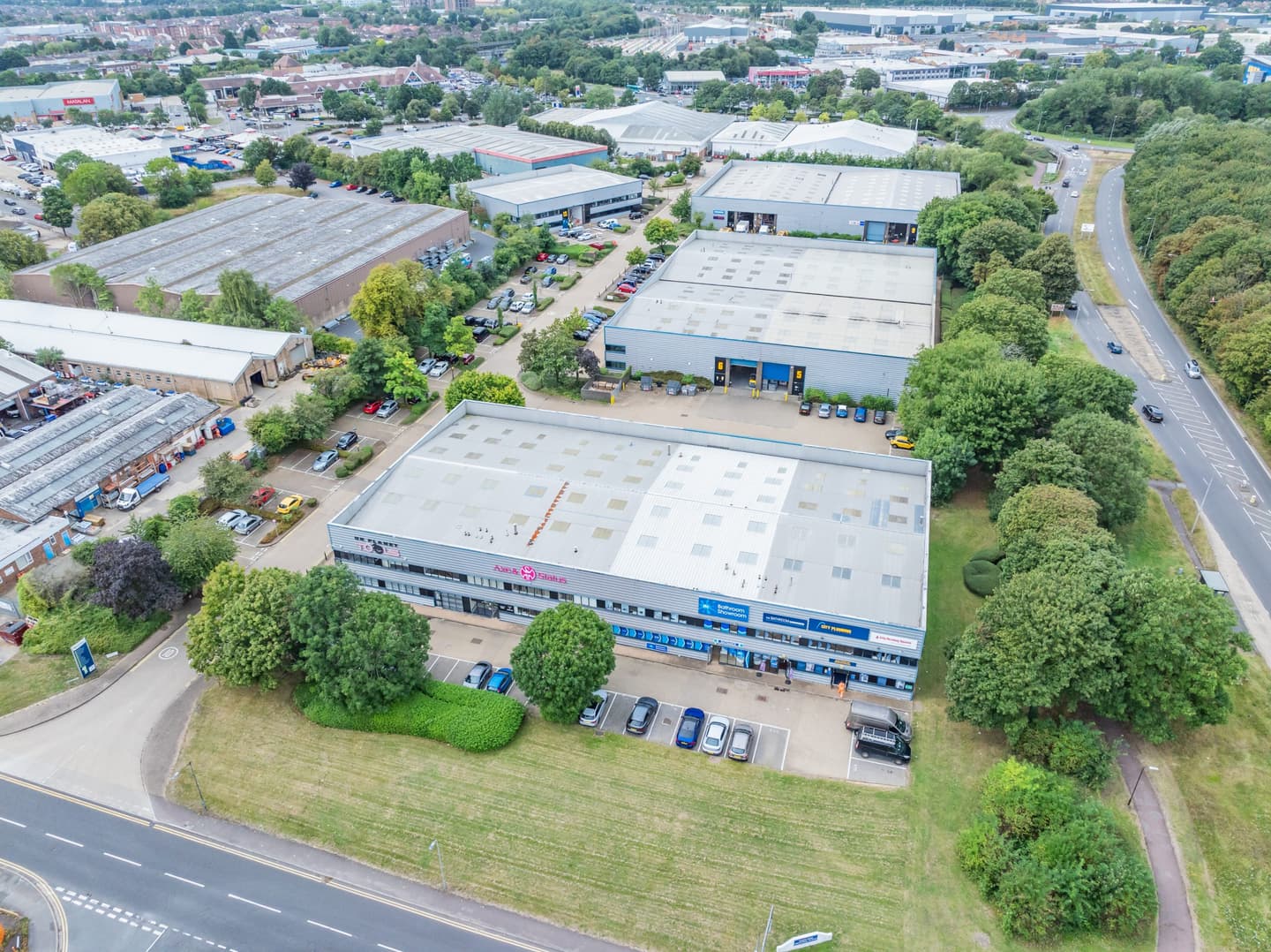 Invesco Real Estate and Marchmont IM launch Space Industrial, a new platform investing in UK Multi Let Industrial assets