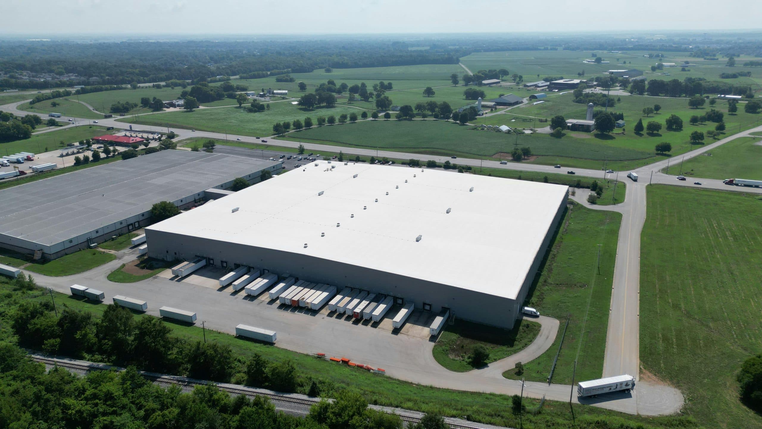 Declining prime yields amid rising transaction volume in the European industrial and logistics real estate market