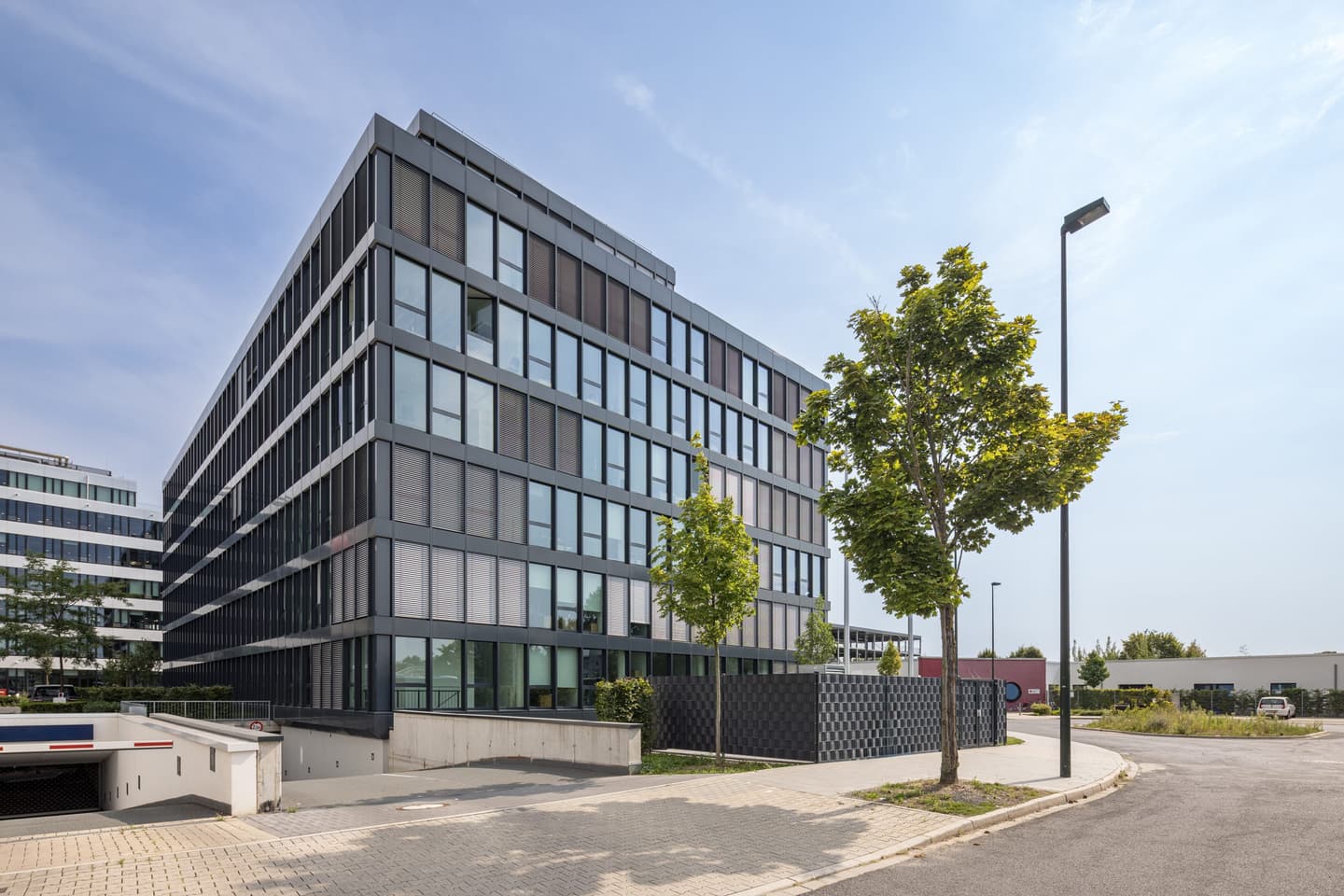 HIH Invest erwirbt Büroneubau TONIQ1 in Düsseldorf von LANGEN Immobiliengruppe
