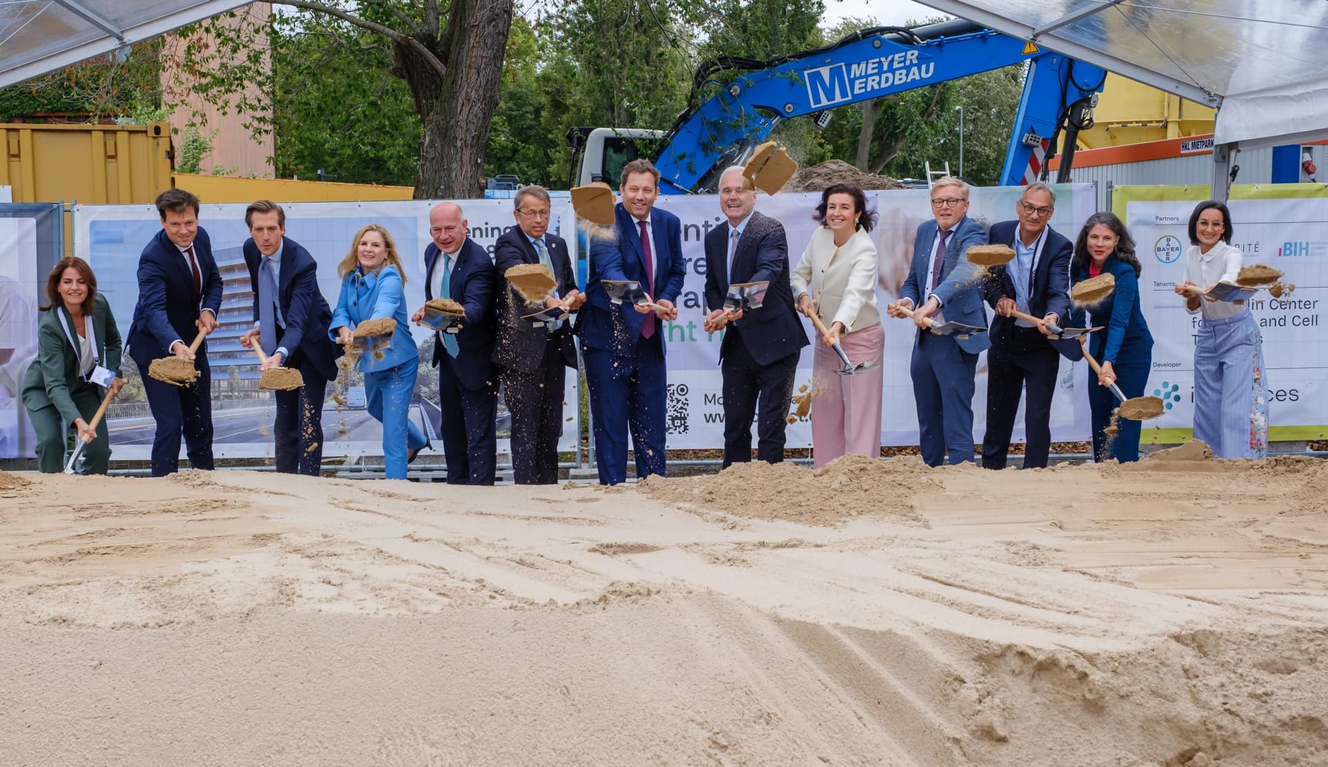 Groundbreaking ceremony for the iQ space Berlin-Mitte project: Bayer, Charité and Berlin Institute of Health at Charité sign lease agreements for 15,500 m²
