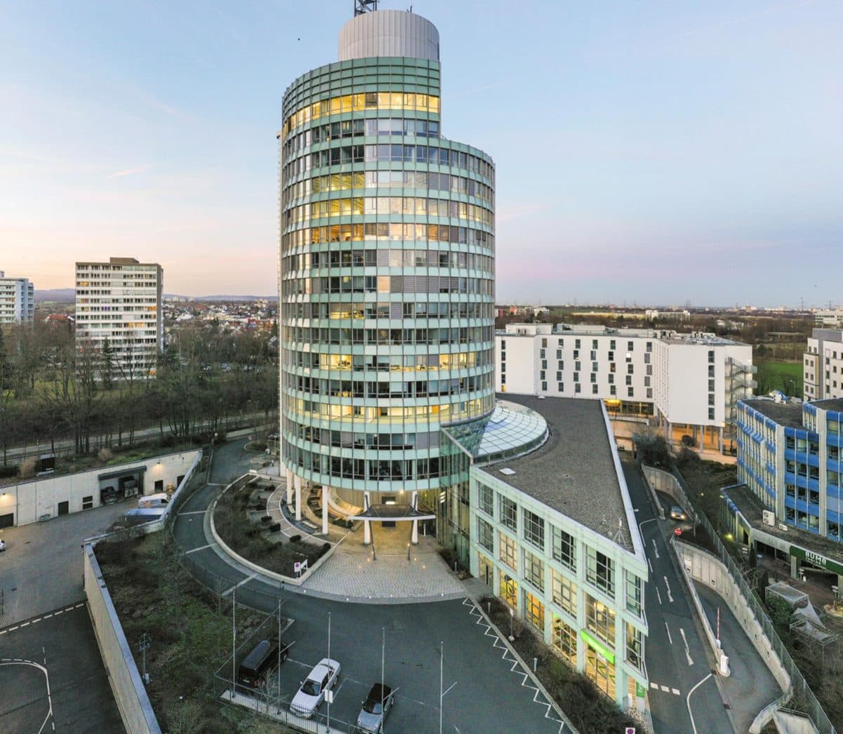 CELLS vermietet 780 Quadratmeter im Eschborner Taunus Tower an die Bildungszentrum Bauer GmbH