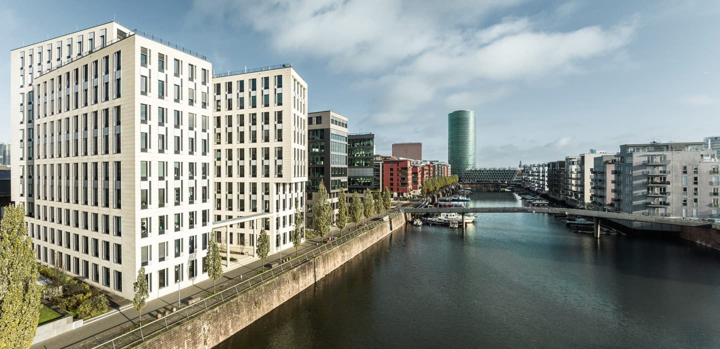 Deutsche Rentenversicherung Hessen rents 5,200 m² in the Frankfurt shipyard