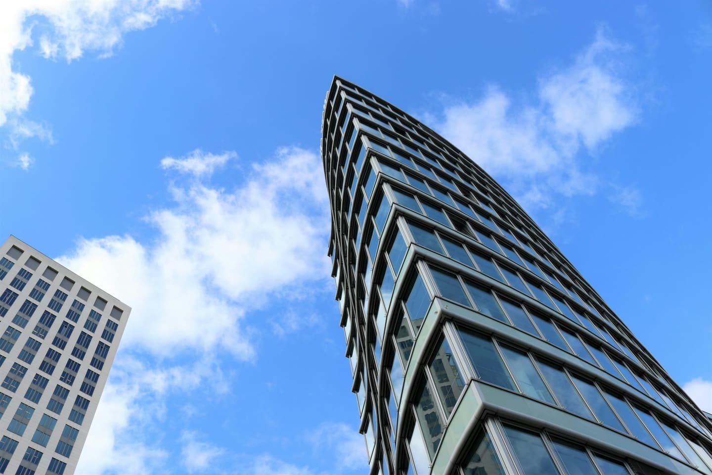 DIP analyses moderate upturn in the German office markets
