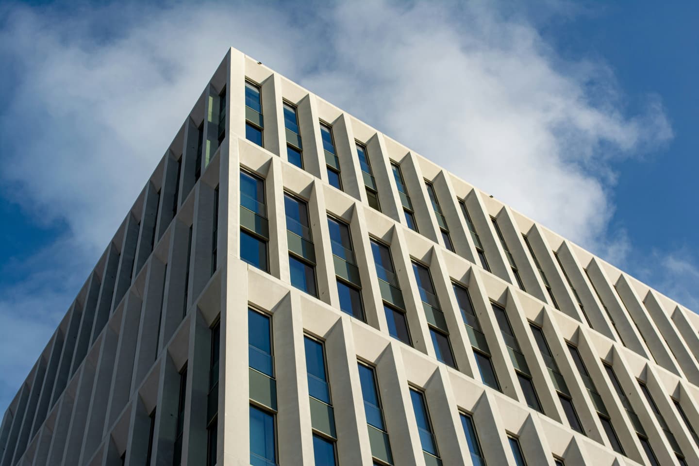 Savills: Large transactions return to the European office market