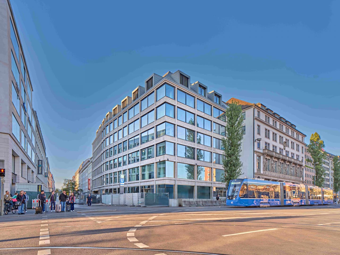 B.munich am Hauptbahnhof München fristgerecht fertiggestellt und an Konzern Versicherungskammer übergeben