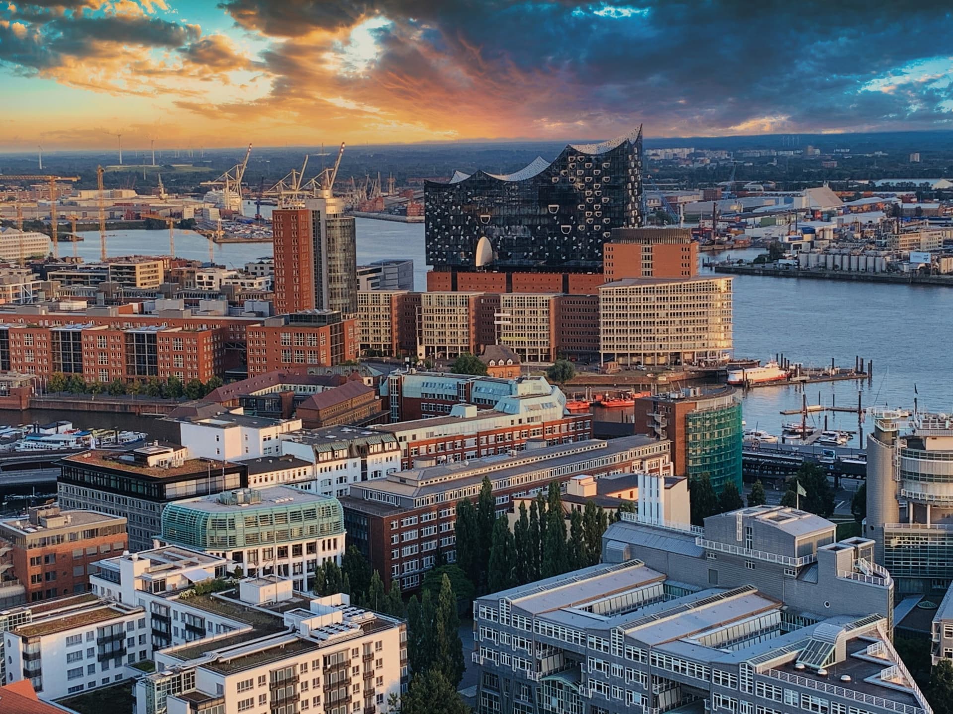 Bürovermietungsmarkt in Hamburg Q4-2025: Engpass bei Neubauflächen treibt Spitzenmiete