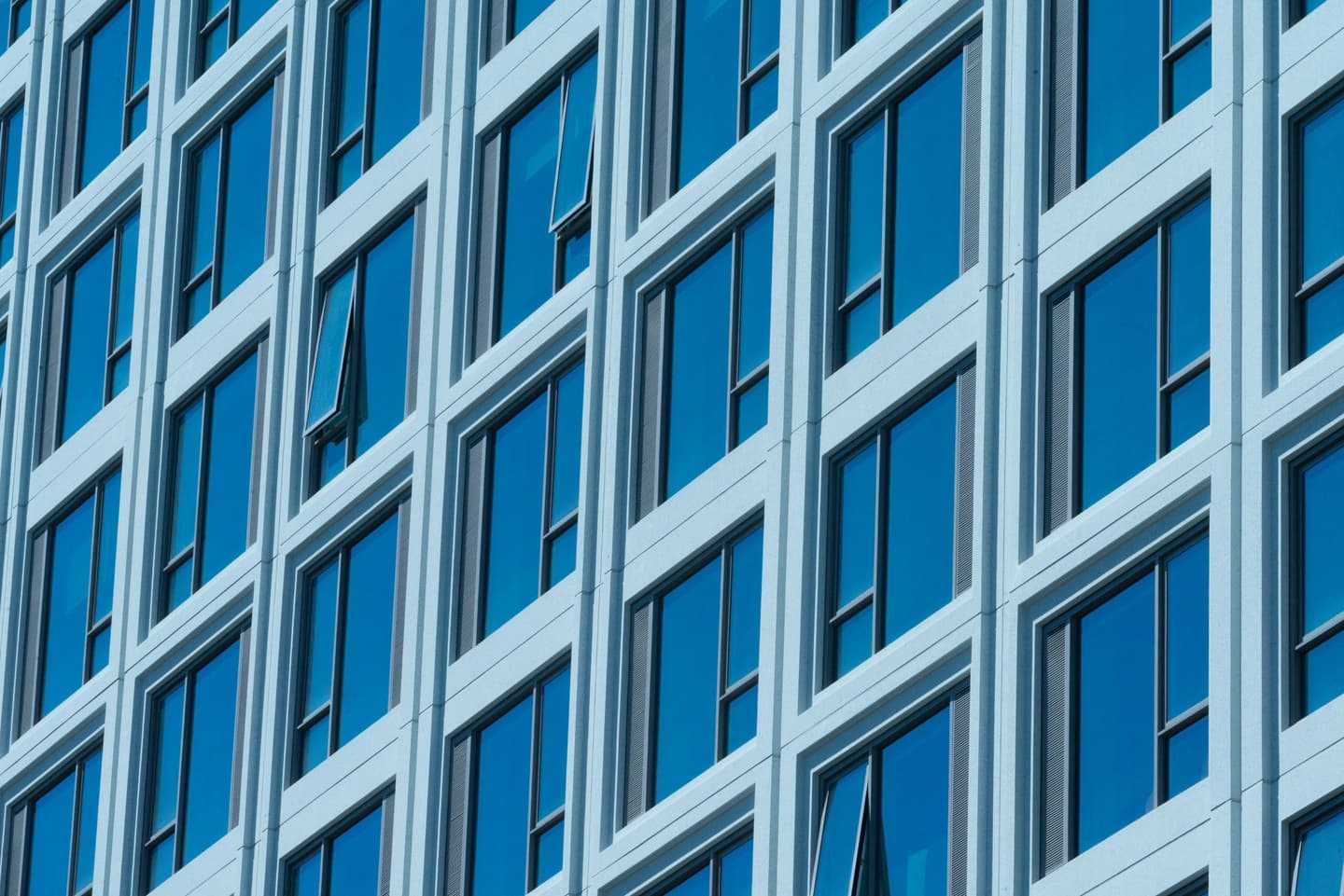 Colliers - Abnehmende Dynamik bei Großabschlüssen limitiert den Büroflächenumsatz