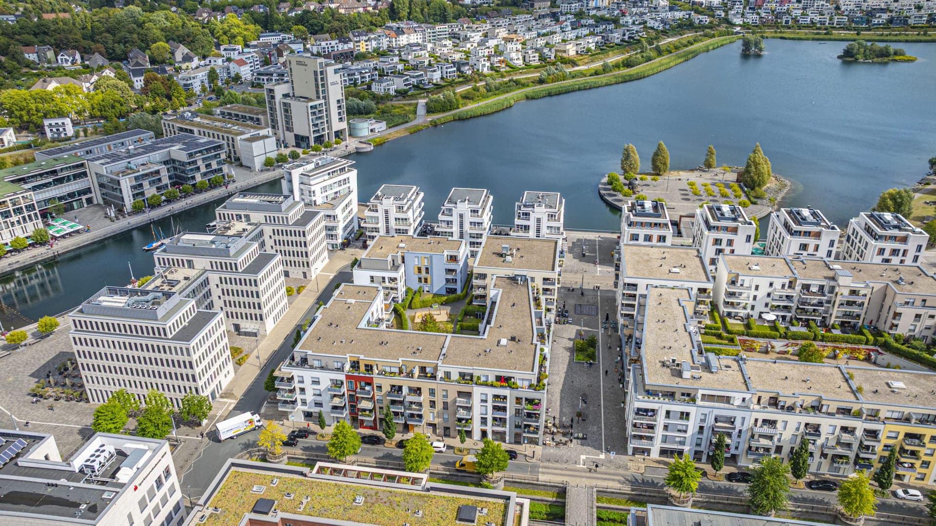 ADOLF WEBER acquires residential complex with commercial use in a prime location on Lake Phoenix in Dortmund