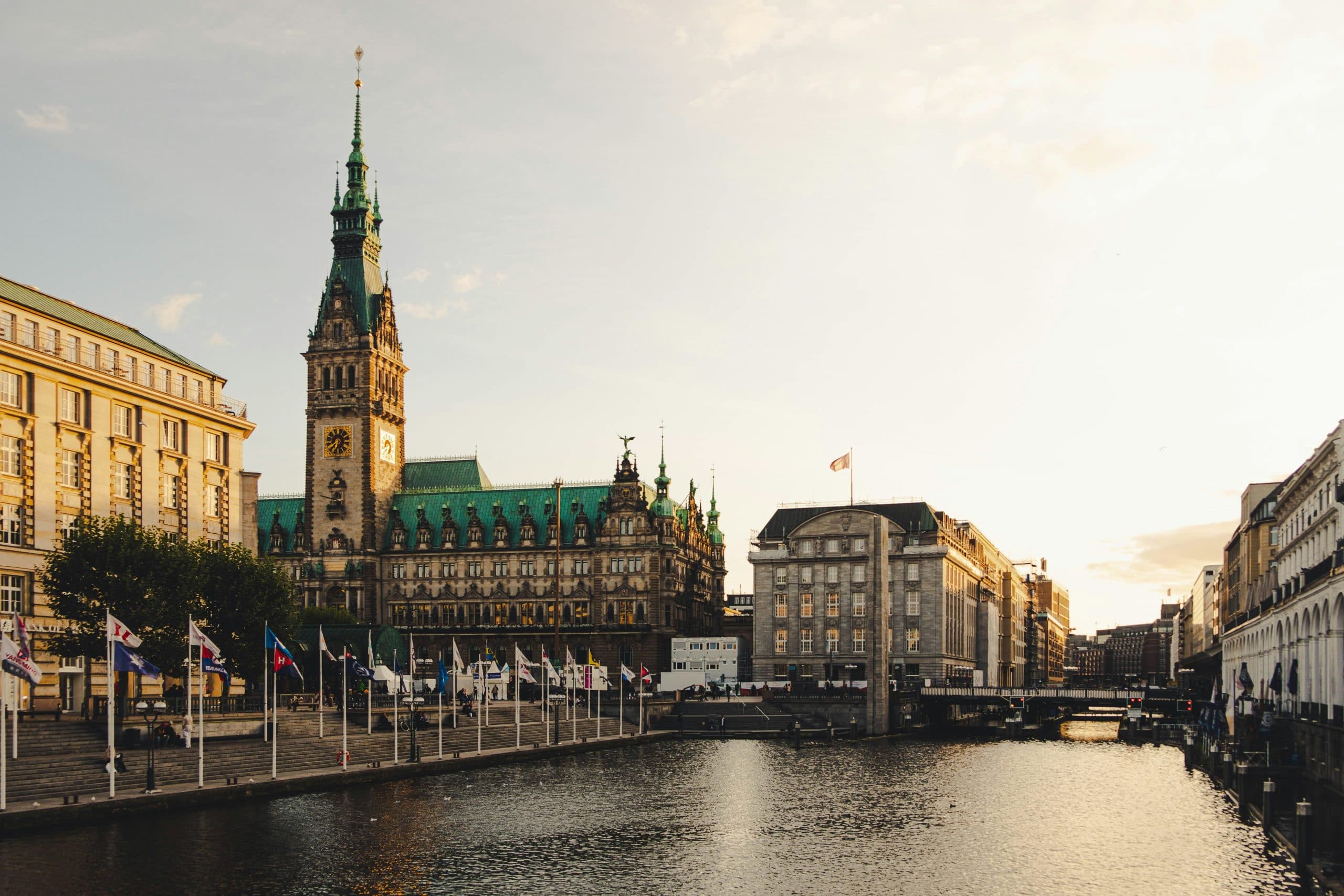 JLL: Hamburg's office market is still weakening in medium-sized sizes