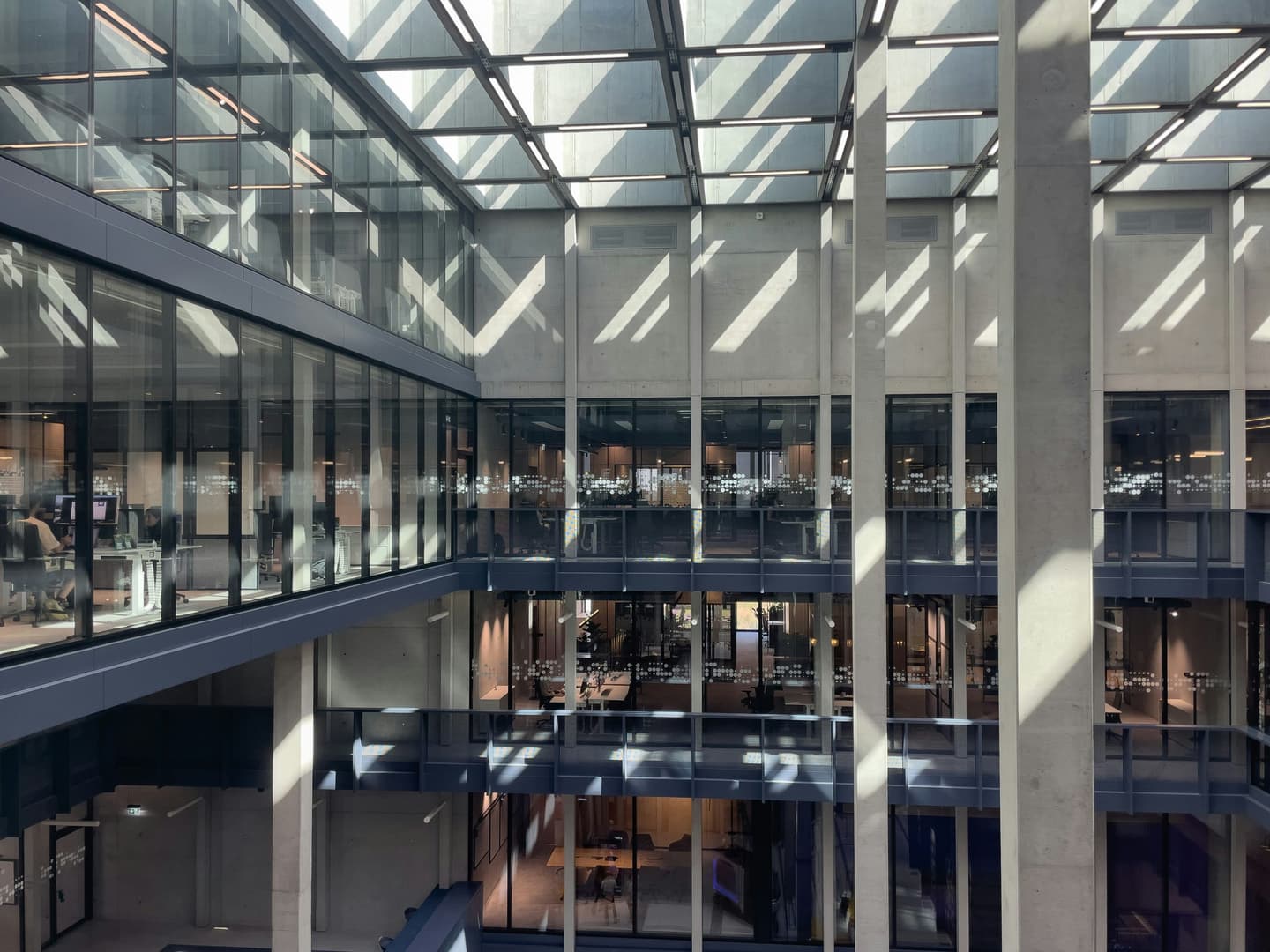 Savills: KI bremst Europas Bürobeschäftigung bislang nicht – Konjunktur bleibt entscheidender Treiber