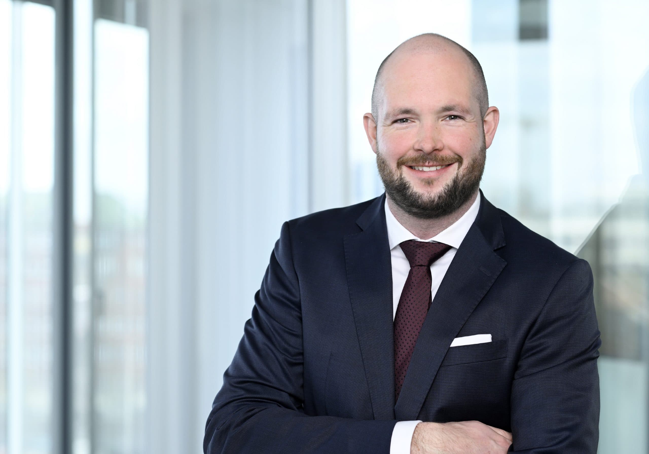 Porträt von Maximilian Tappert, Head of Transaction Management Logistics bei HIH Invest.