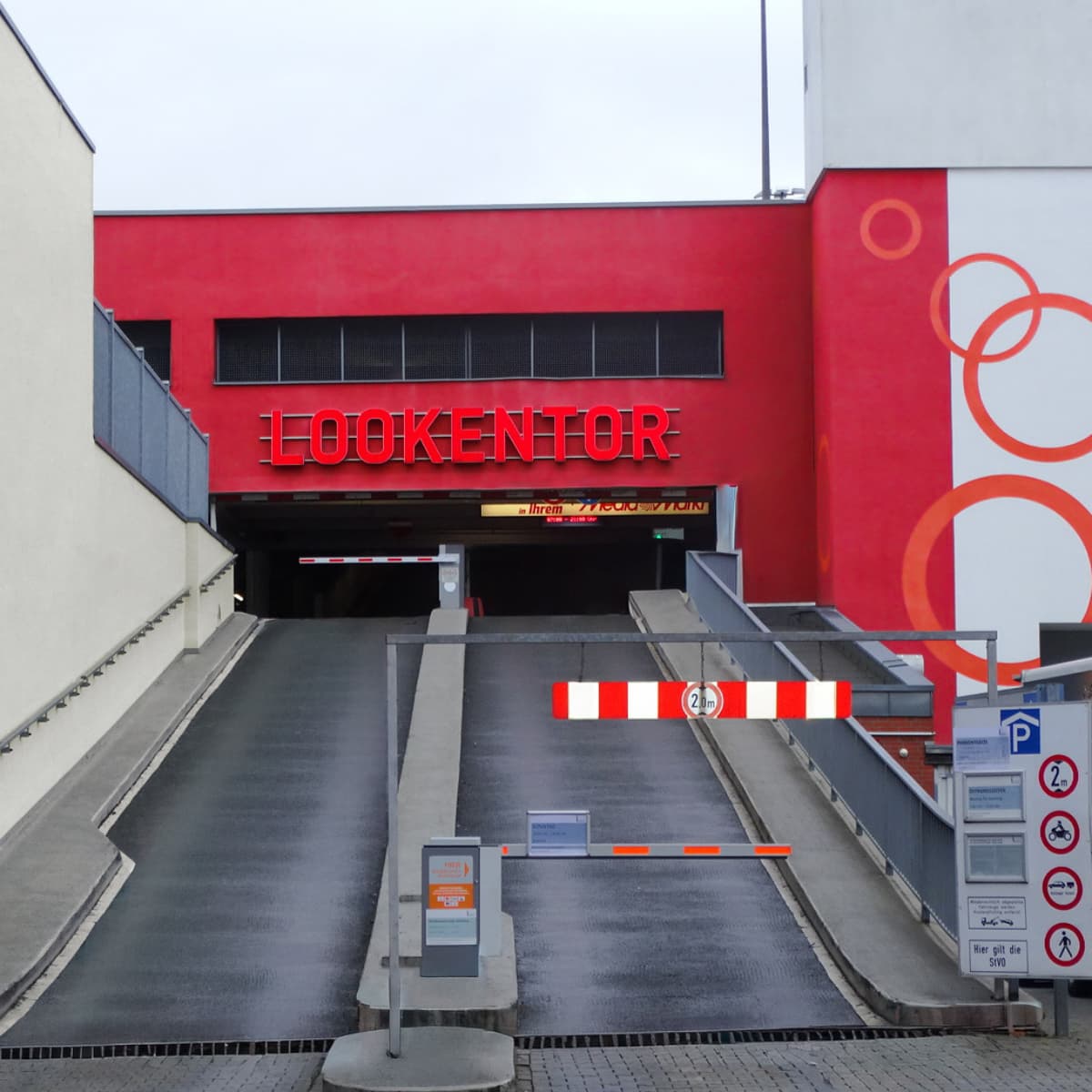 Starting signal for comprehensive renovation during ongoing operations – Goldbeck Parking Services revitalize parking garage in Lingen