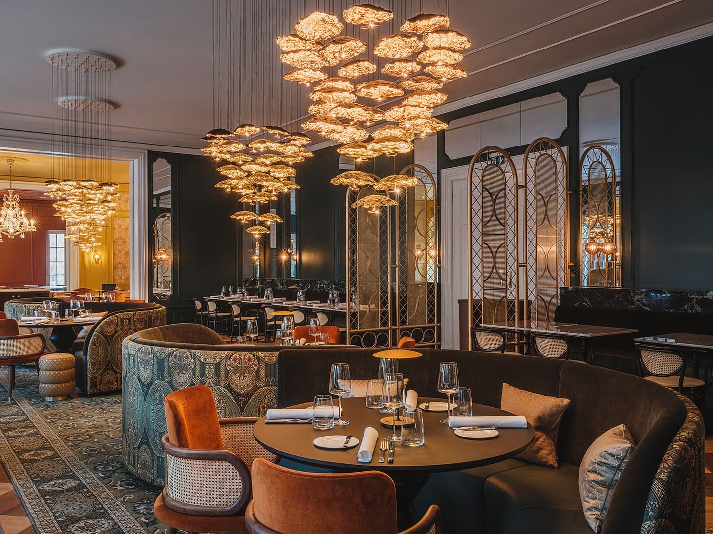 After handing over the keys from Peakside to operator Taj: Hessischer Hof in Frankfurt reopened on June 1